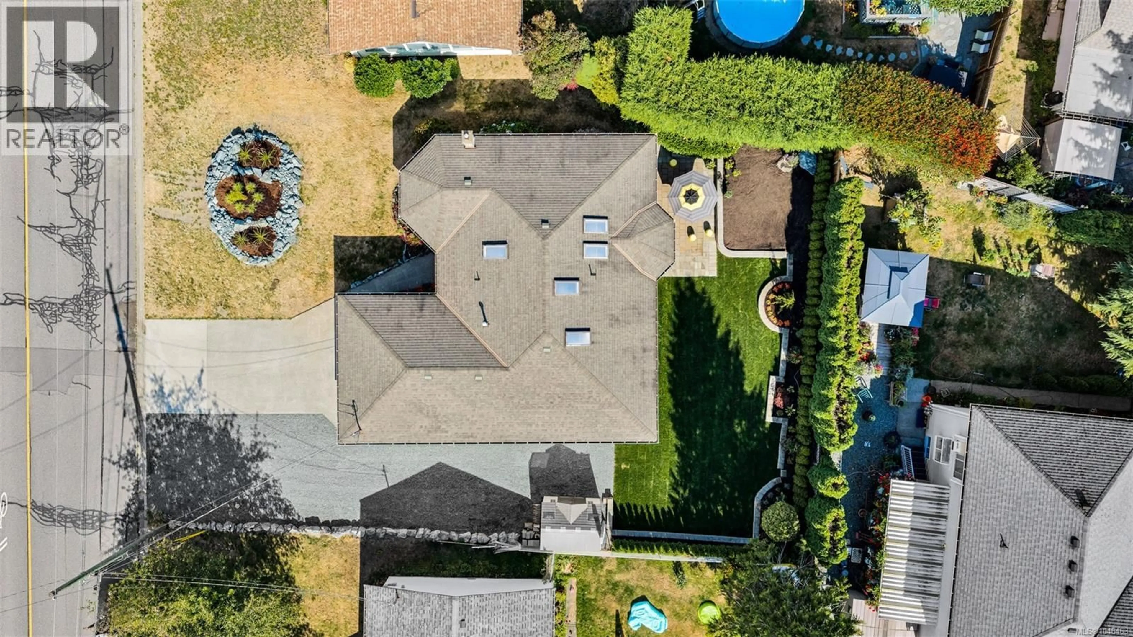 A pic from outside/outdoor area/front of a property/back of a property/a pic from drone, street for 871 COLONIA DRIVE, Ladysmith British Columbia V9G1N5