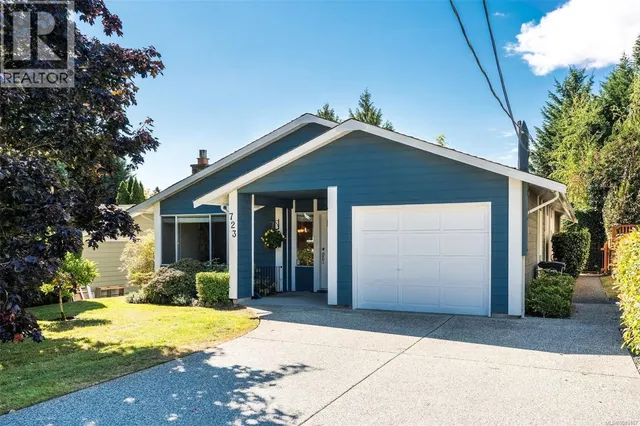 723 MILLER AVENUE, Saanich 1