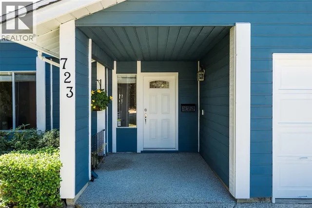 723 MILLER AVENUE, Saanich 3