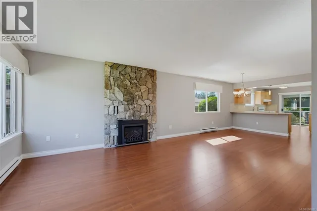 723 MILLER AVENUE, Saanich 5
