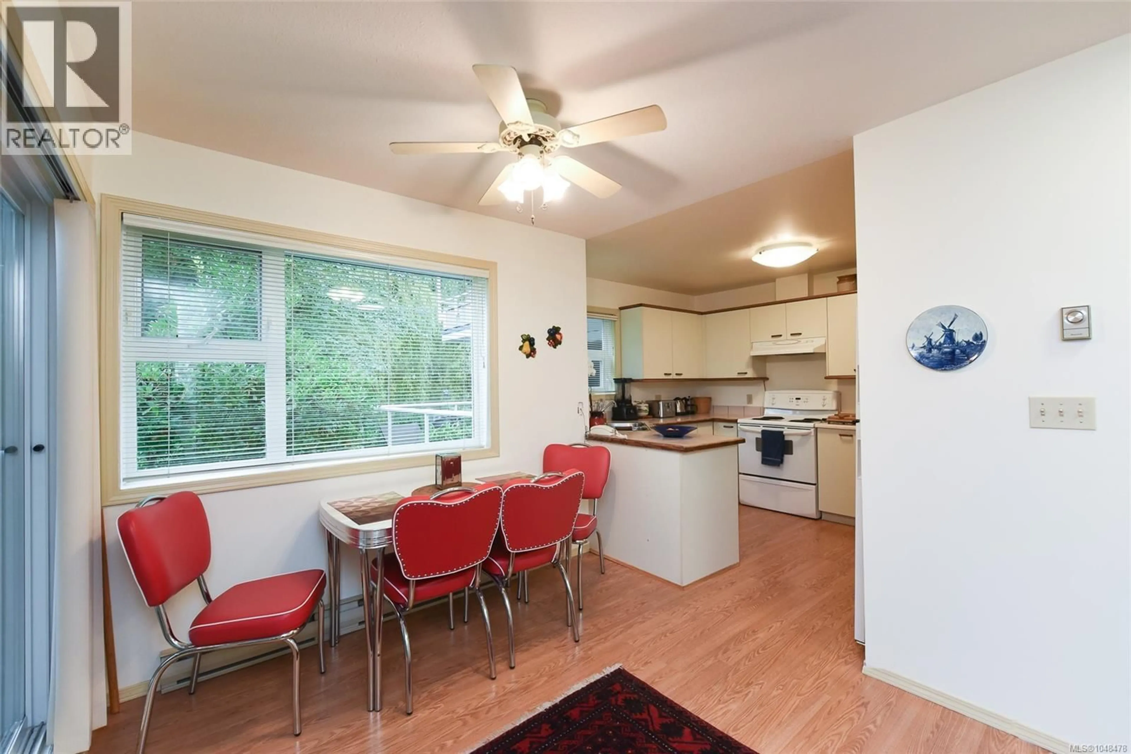 Standard kitchen, wood/laminate floor for 305 - 137 PORT AUGUSTA STREET, Comox British Columbia V9M3N8