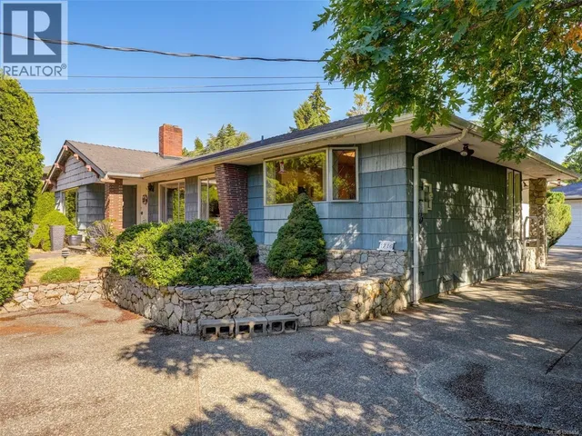 1716 FELTHAM ROAD, Saanich 5