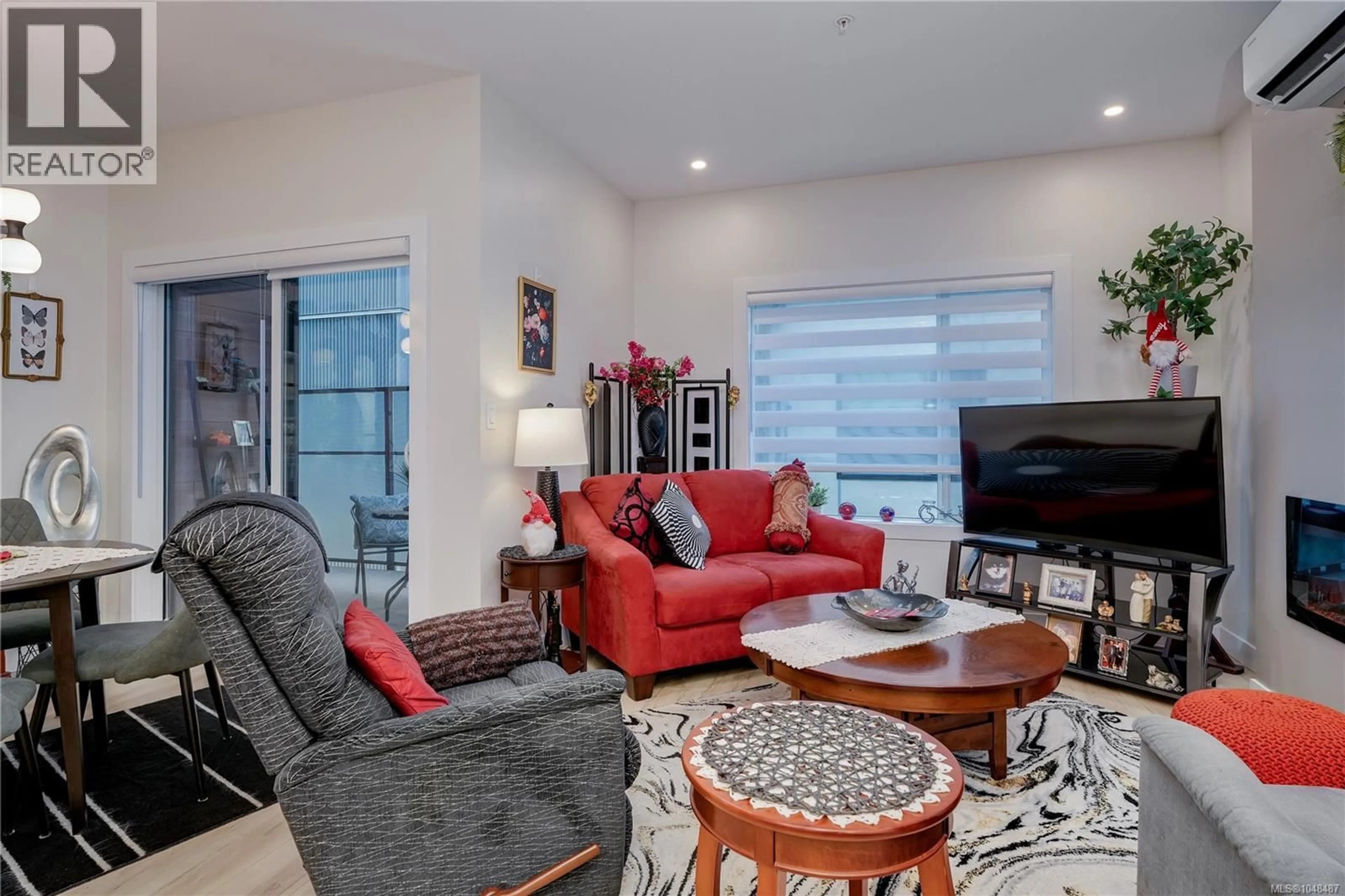 Living room with furniture, unknown for 303 - 918 JENKINS AVENUE, Langford British Columbia V9B2N7