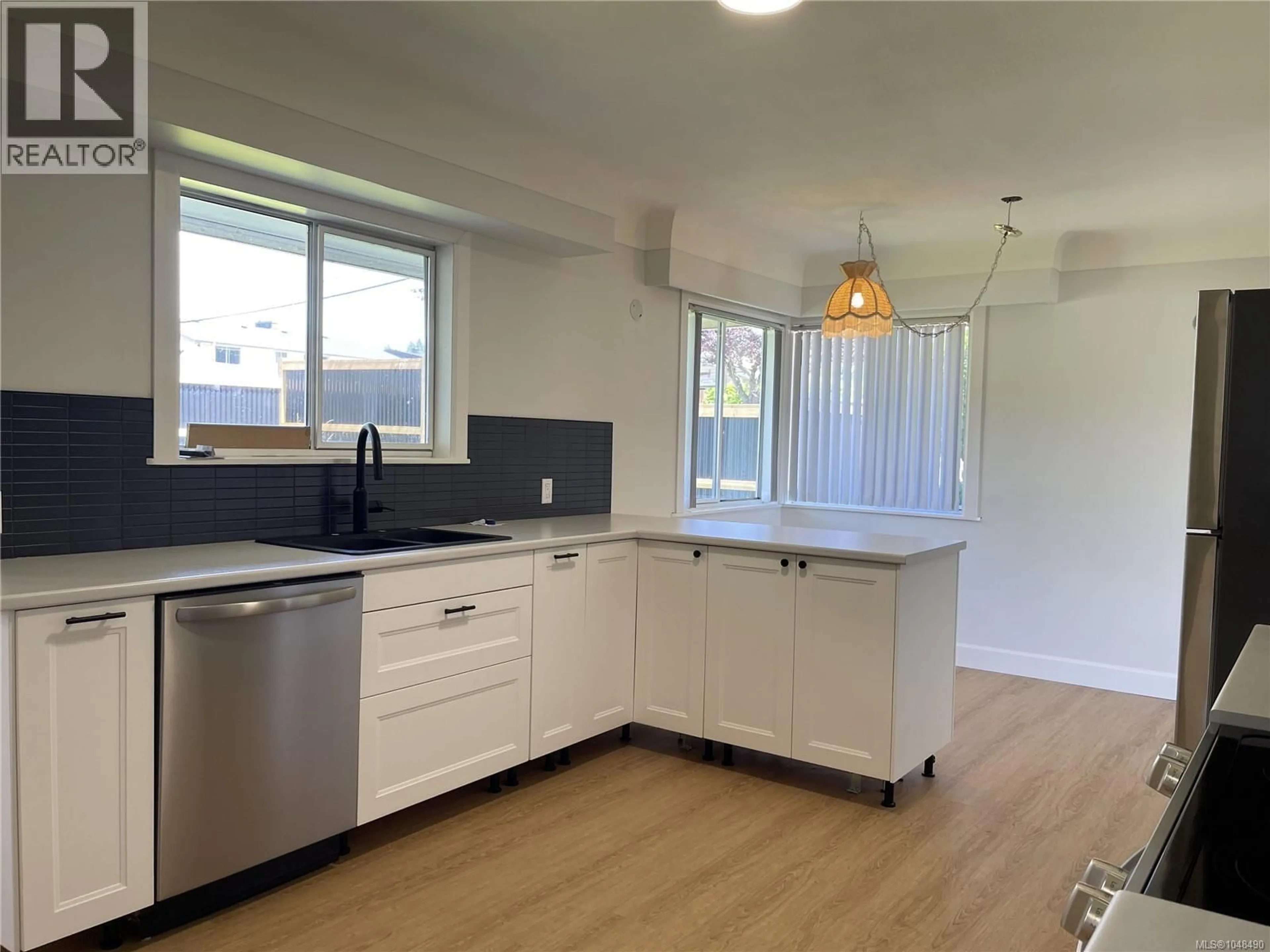 Open concept kitchen, wood/laminate floor for 3811 MORTON STREET, Port Alberni British Columbia V9Y3V4
