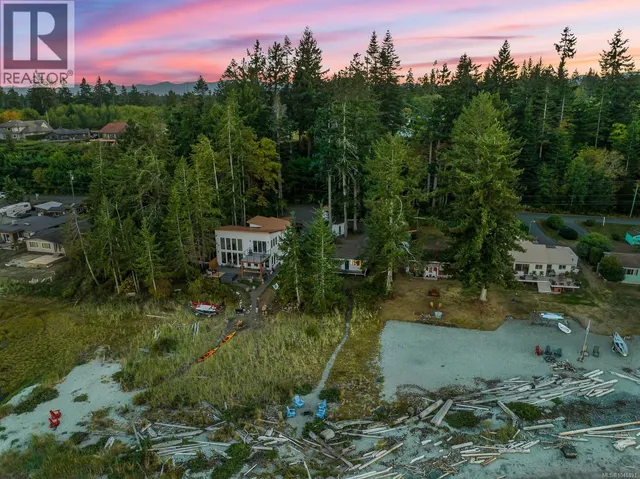 1426 WILKINSON ROAD, Comox 2