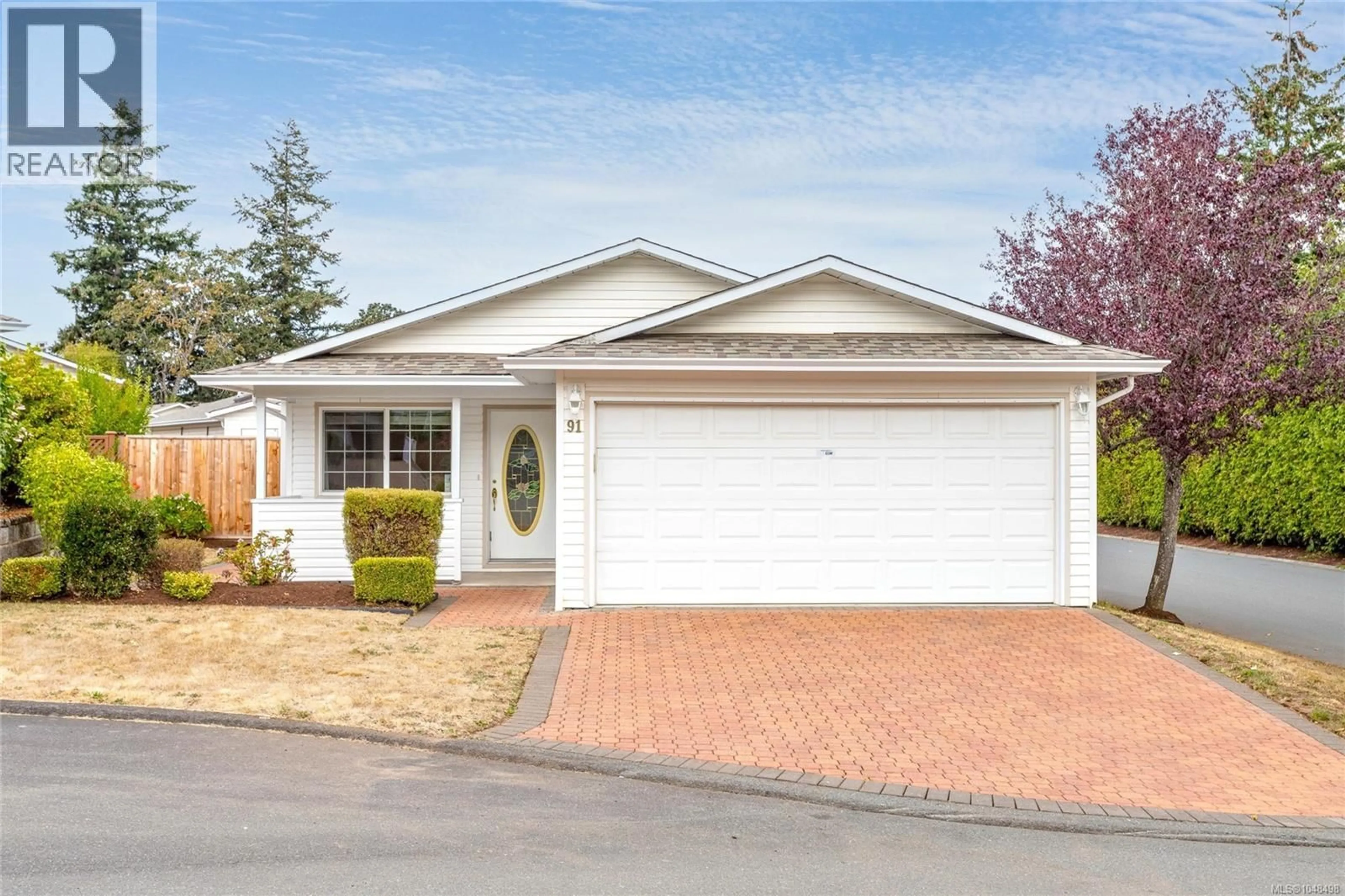 Home with vinyl exterior material, street for 91 RAVEN COURT, Esquimalt British Columbia V9A7N6