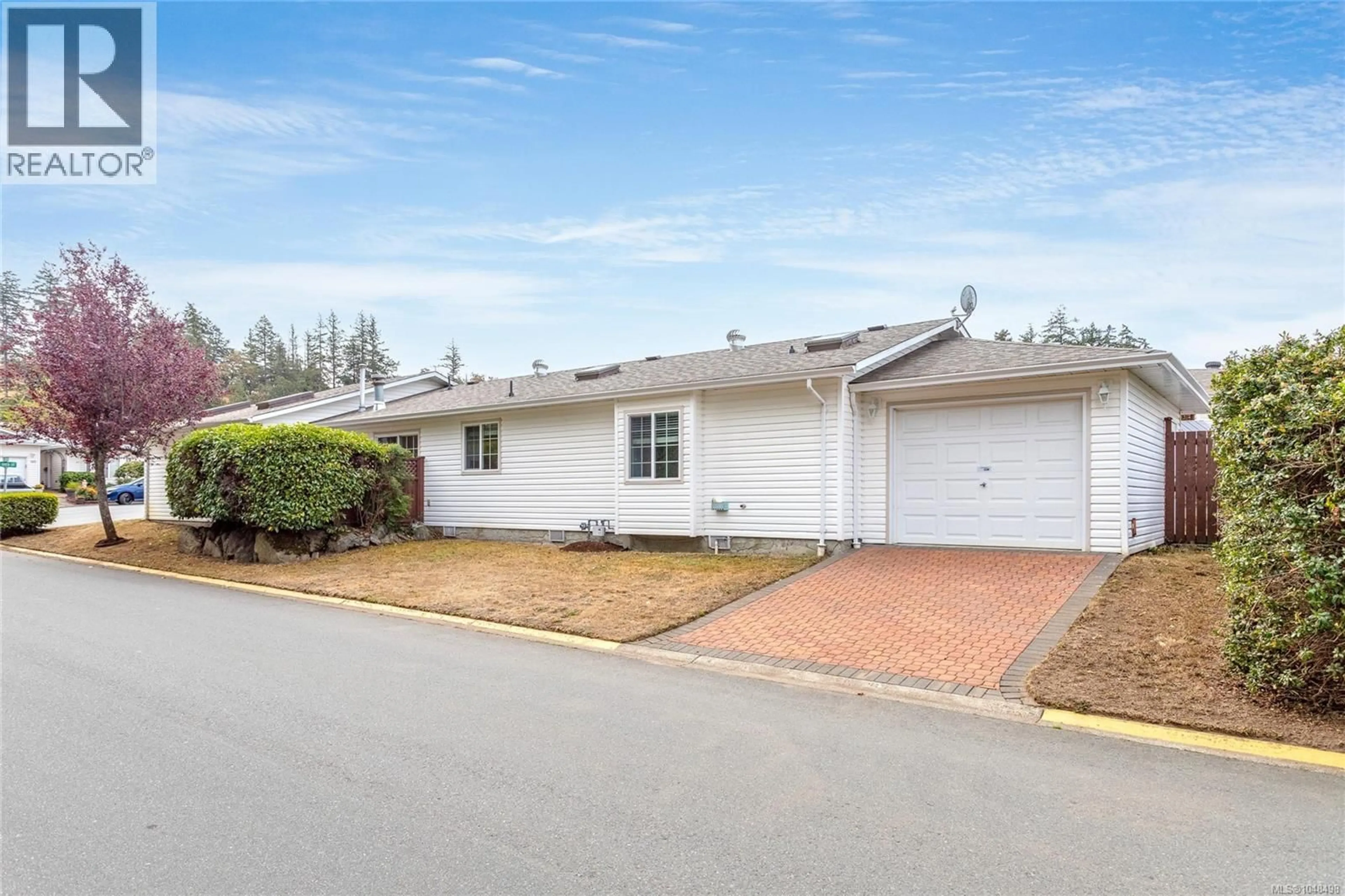 Home with vinyl exterior material, street for 91 RAVEN COURT, Esquimalt British Columbia V9A7N6