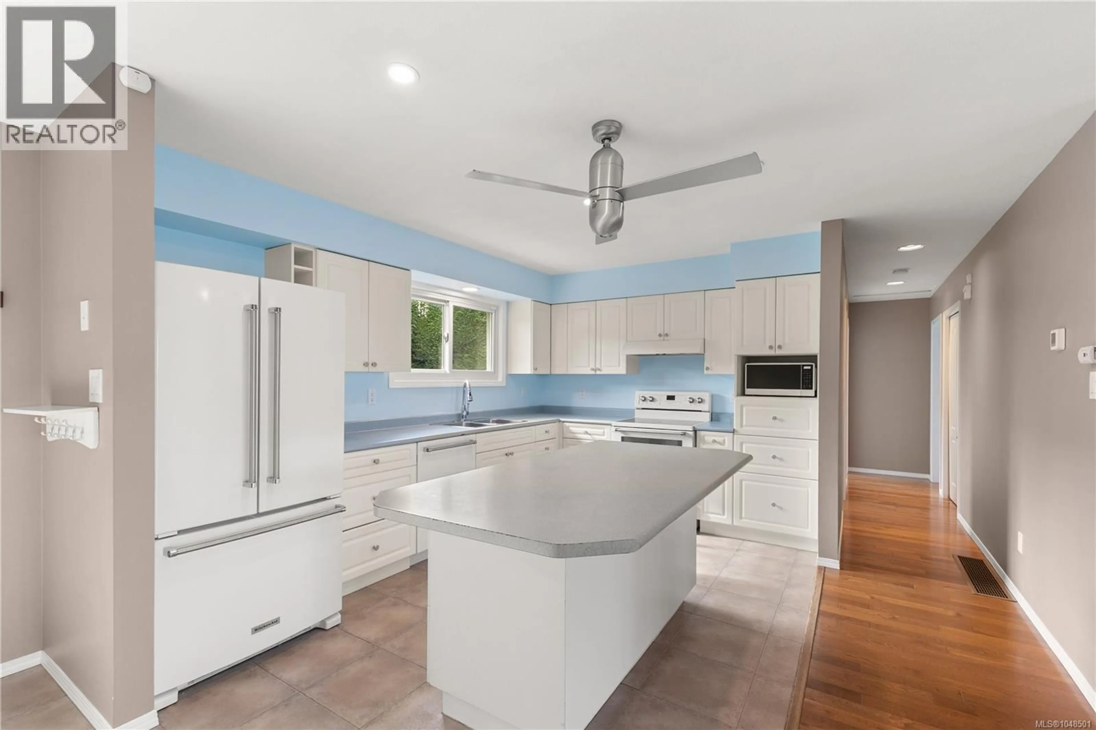 Open concept kitchen, ceramic/tile floor for 724 GALERNO ROAD, Campbell River British Columbia V9W5J3