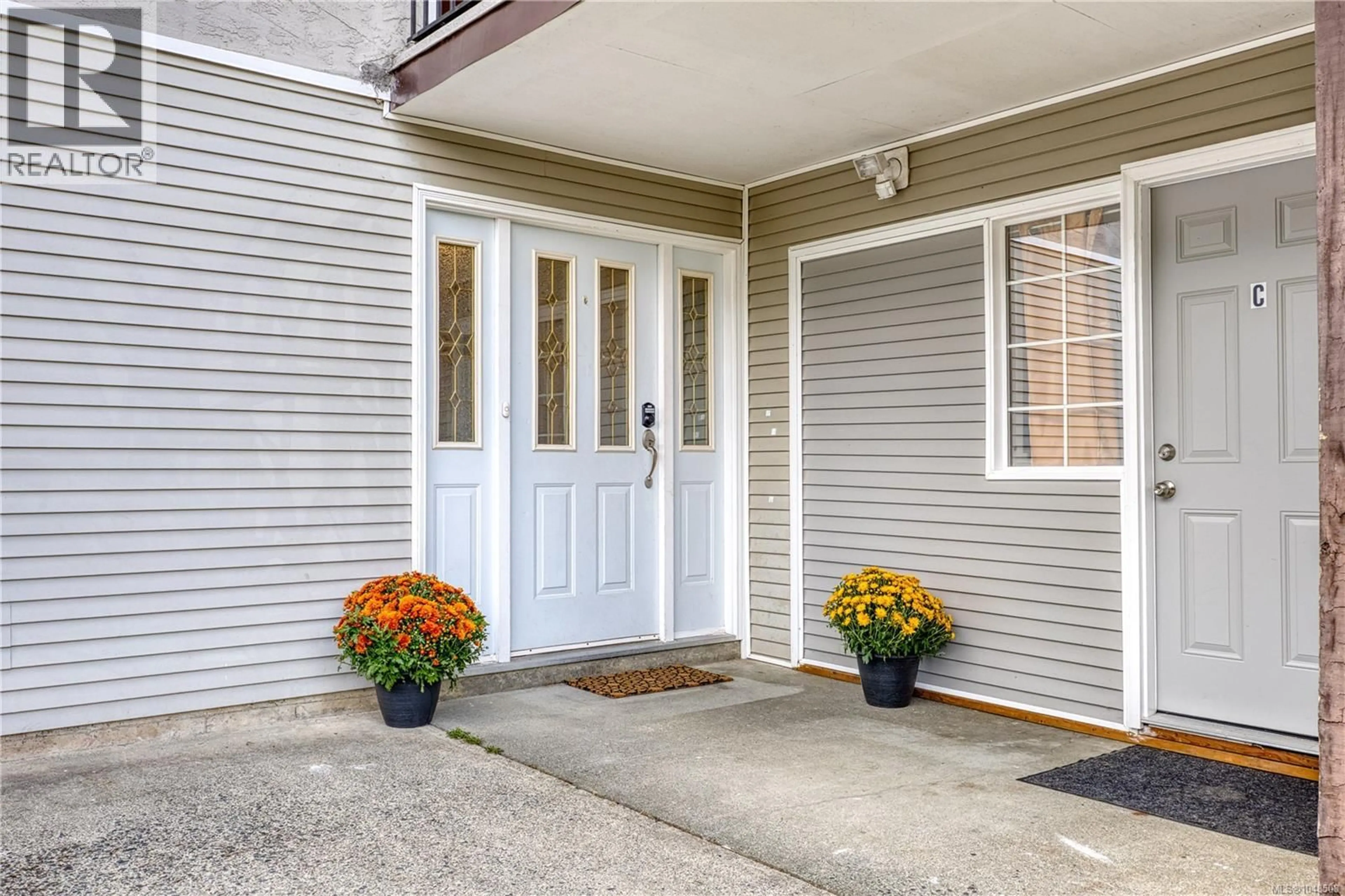 Indoor entryway for 2077 LAKESIDE DRIVE, Nanaimo British Columbia V9X1B5