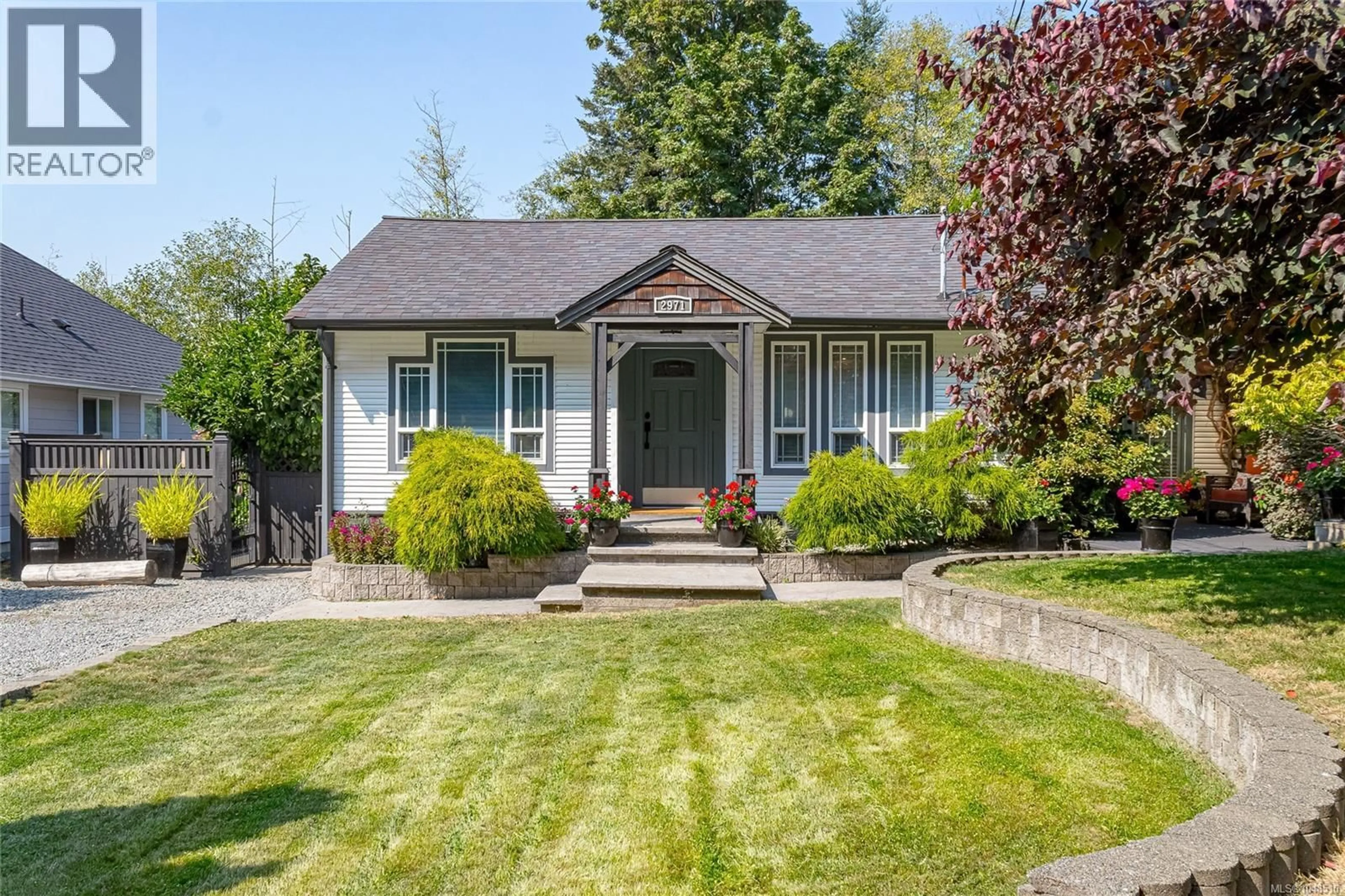 Home with vinyl exterior material, street for 2971 OAK STREET, Chemainus British Columbia V0R1K1