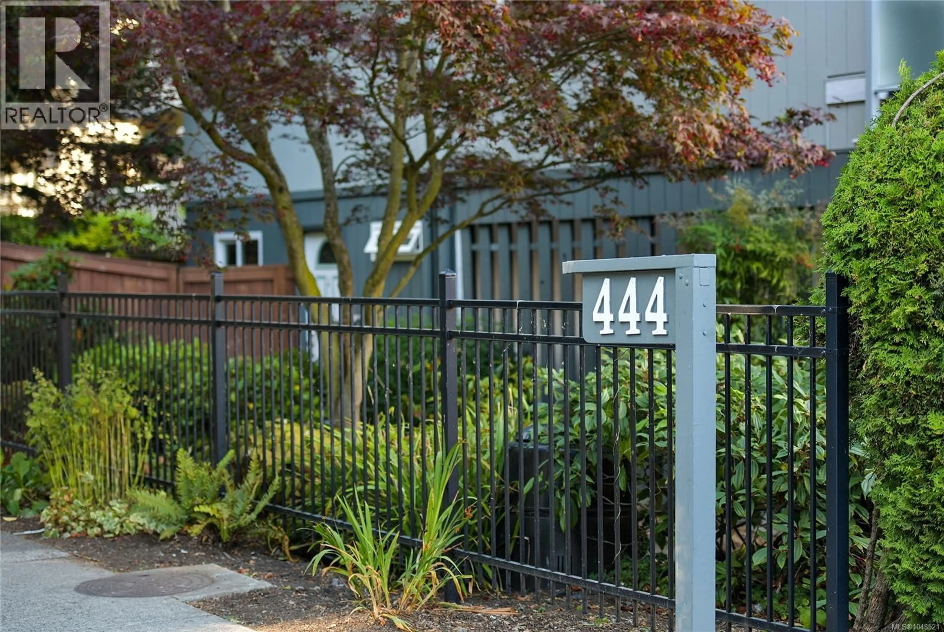 Indoor entryway for 2 - 444 MICHIGAN STREET, Victoria British Columbia V8V1R5