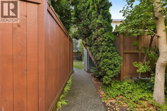 2 - 444 MICHIGAN STREET, Victoria 3
