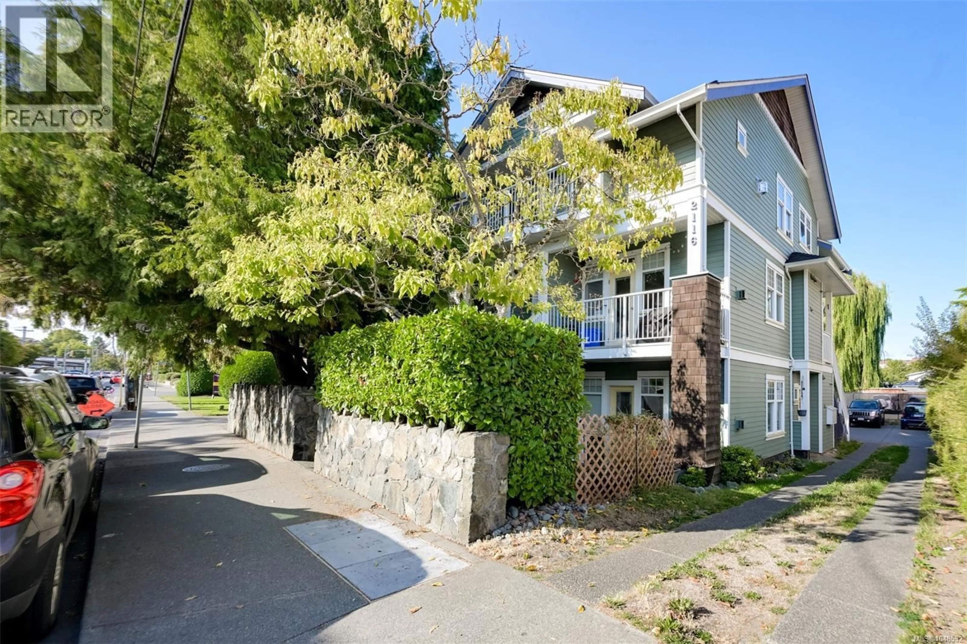 Patio, street for 1 - 2116 RICHMOND ROAD, Victoria British Columbia V8R4C4