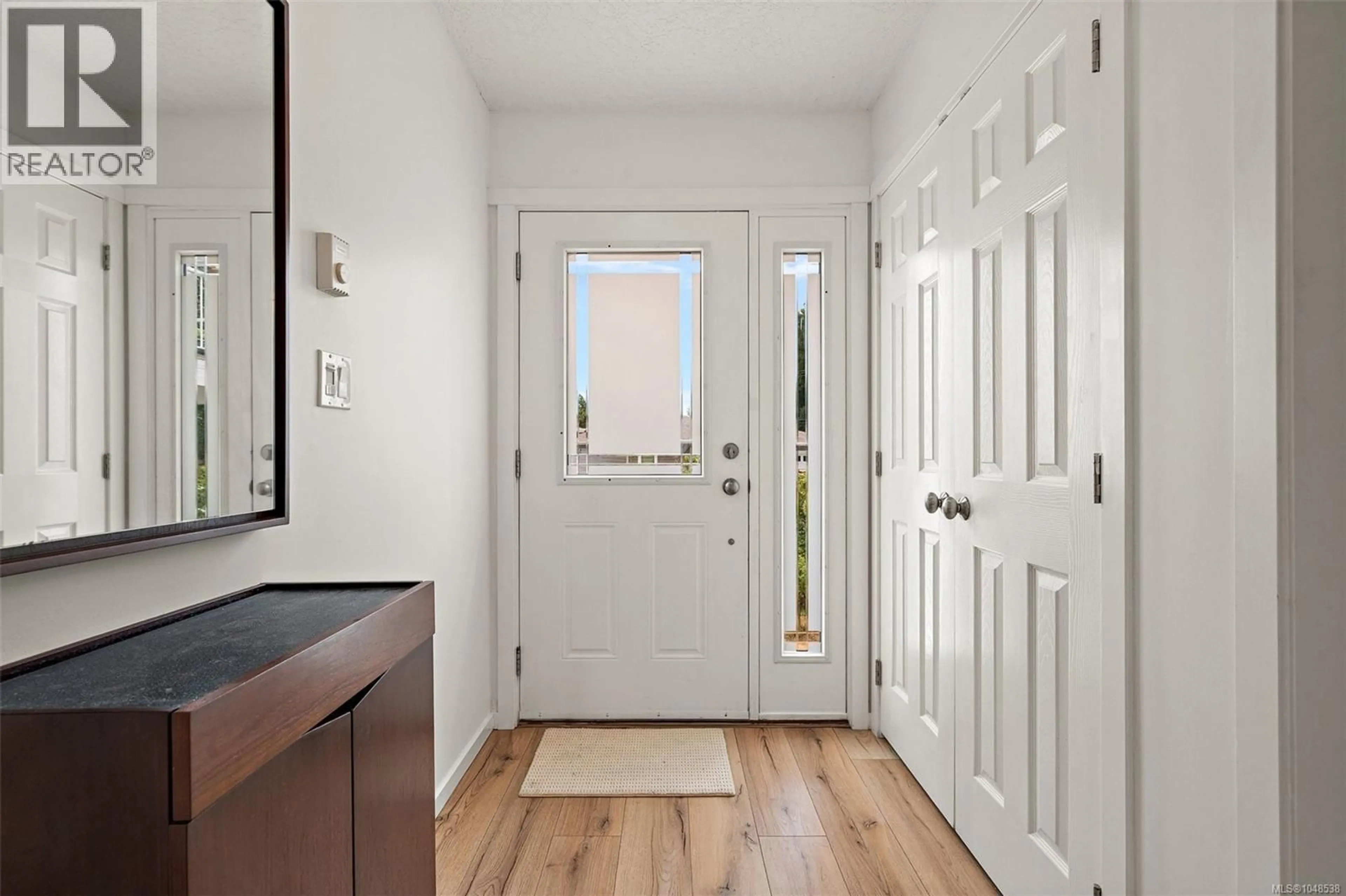 Indoor entryway for 27 - 2740 STAUTW ROAD, Central Saanich British Columbia V8M0A8