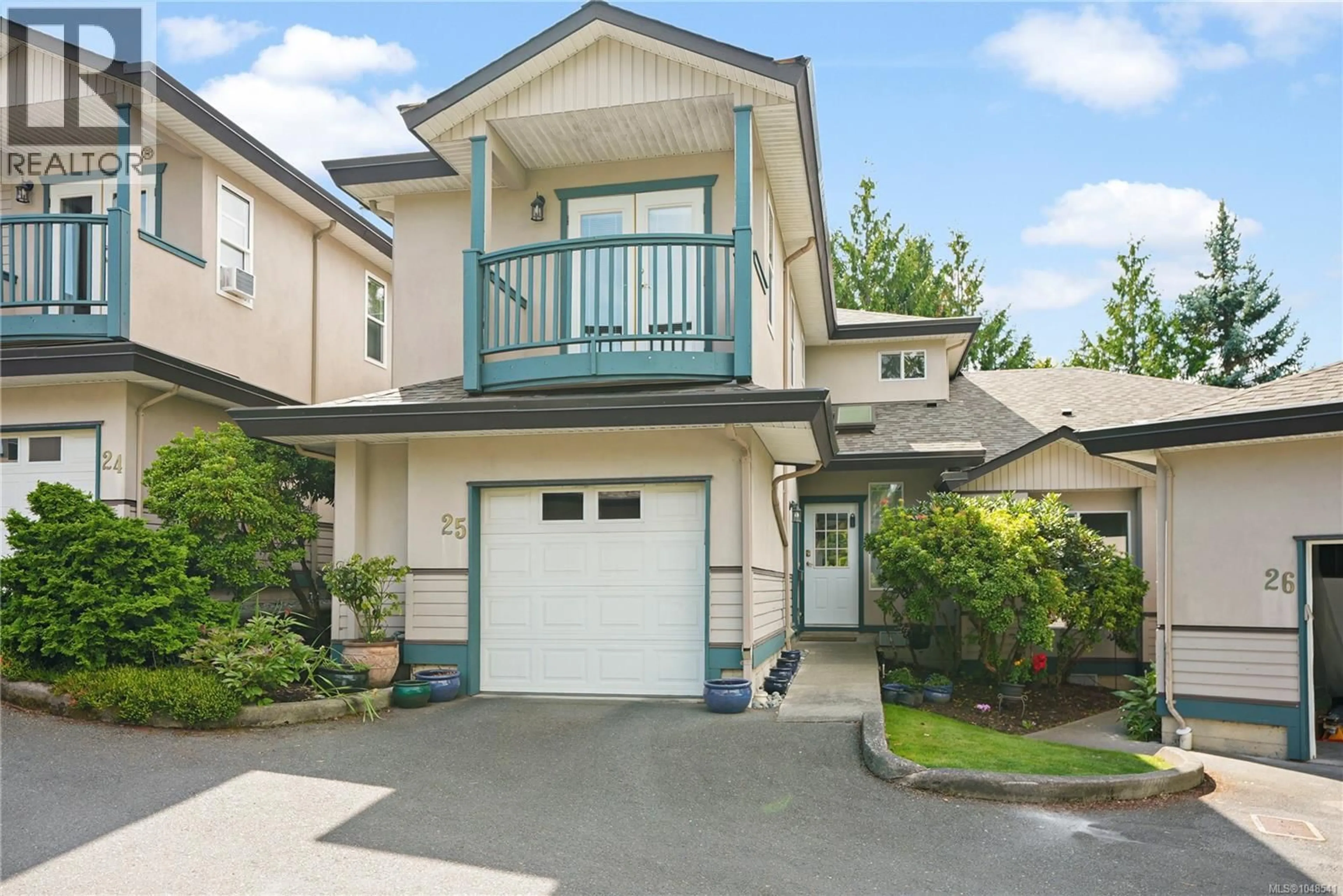 Home with vinyl exterior material, street for 25 - 4525 WILKINSON ROAD, Saanich British Columbia V8Z5C3