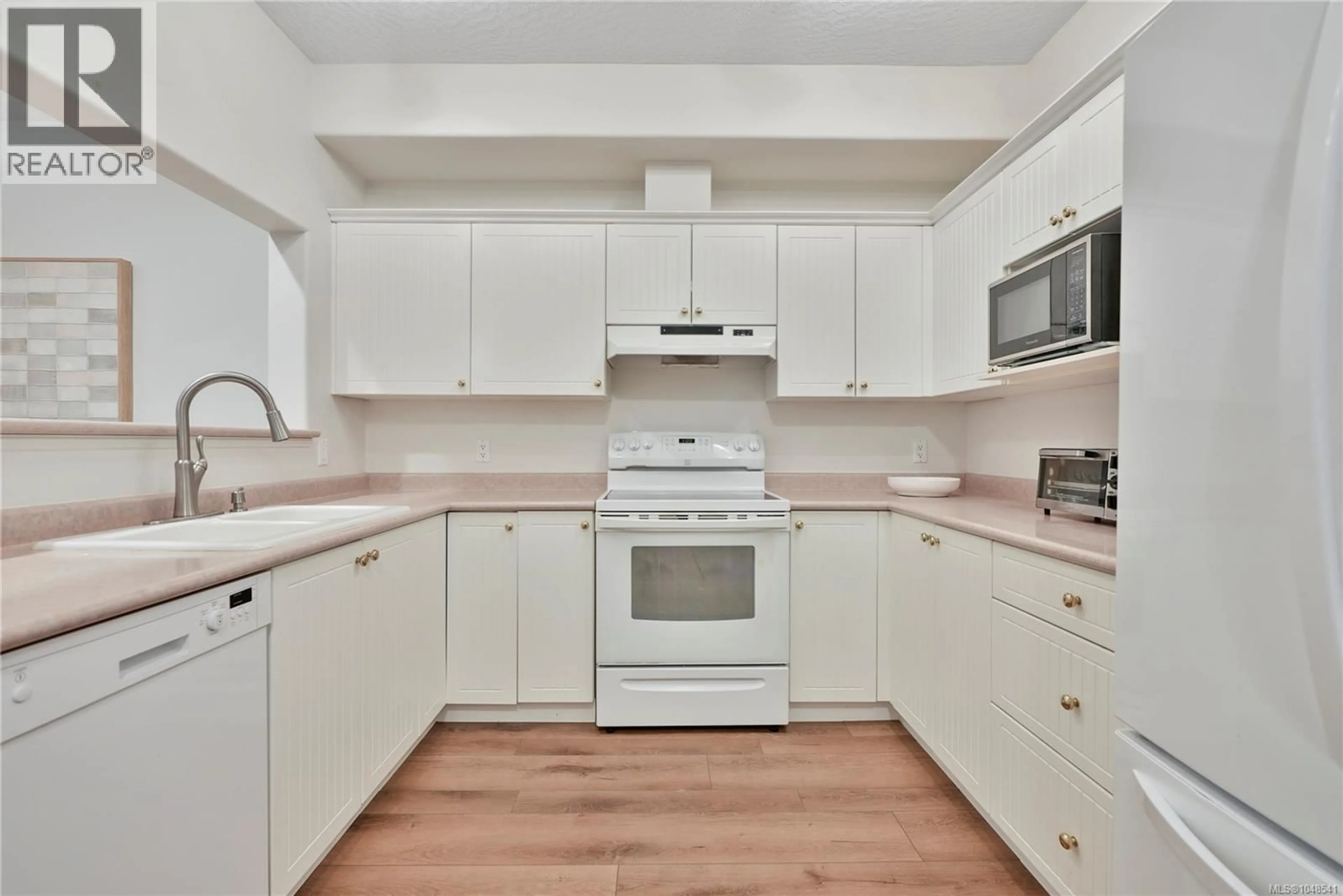 Standard kitchen, unknown for 25 - 4525 WILKINSON ROAD, Saanich British Columbia V8Z5C3