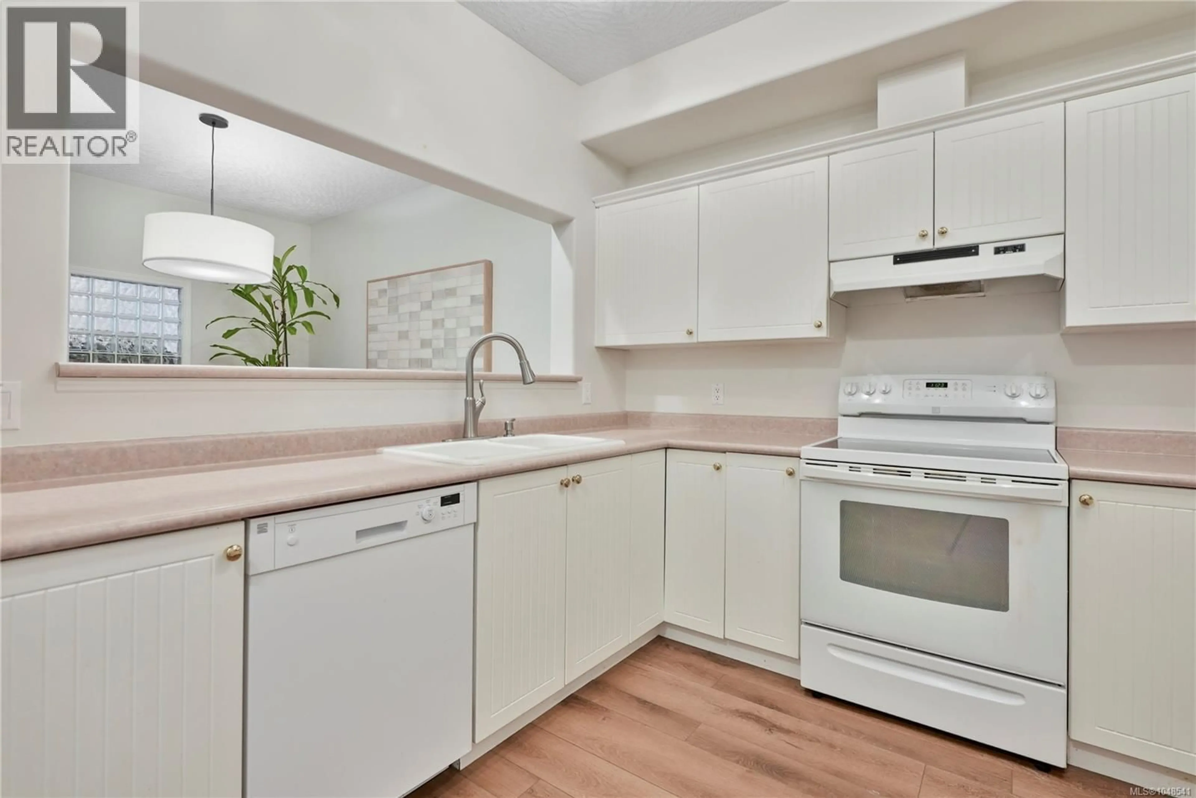 Standard kitchen, unknown for 25 - 4525 WILKINSON ROAD, Saanich British Columbia V8Z5C3