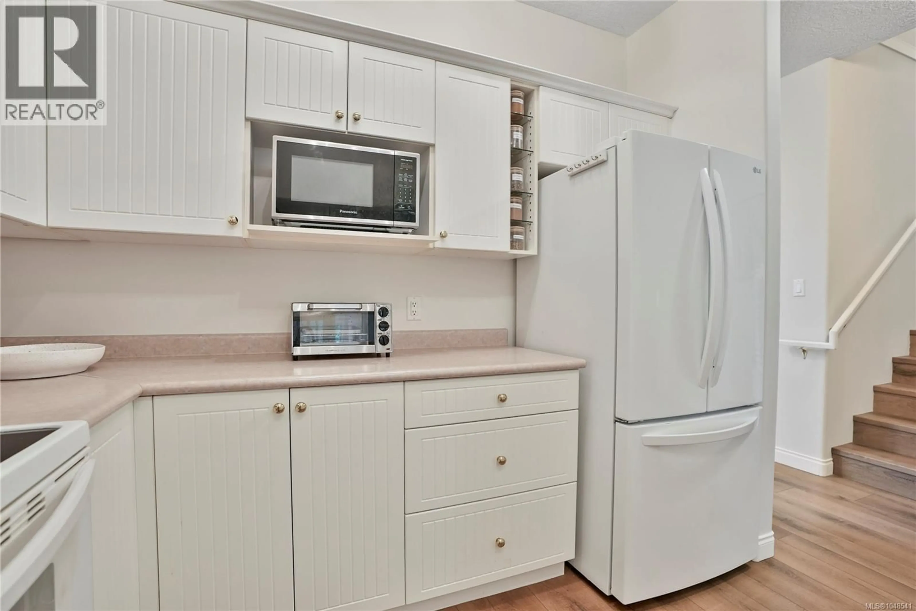 Standard kitchen, unknown for 25 - 4525 WILKINSON ROAD, Saanich British Columbia V8Z5C3