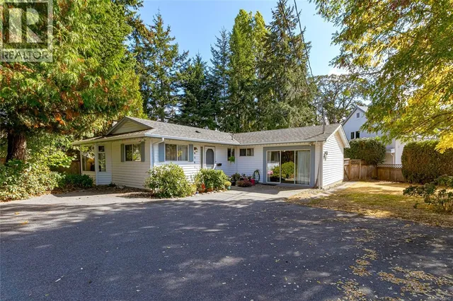 4541 ELK LAKE DRIVE, Saanich 4