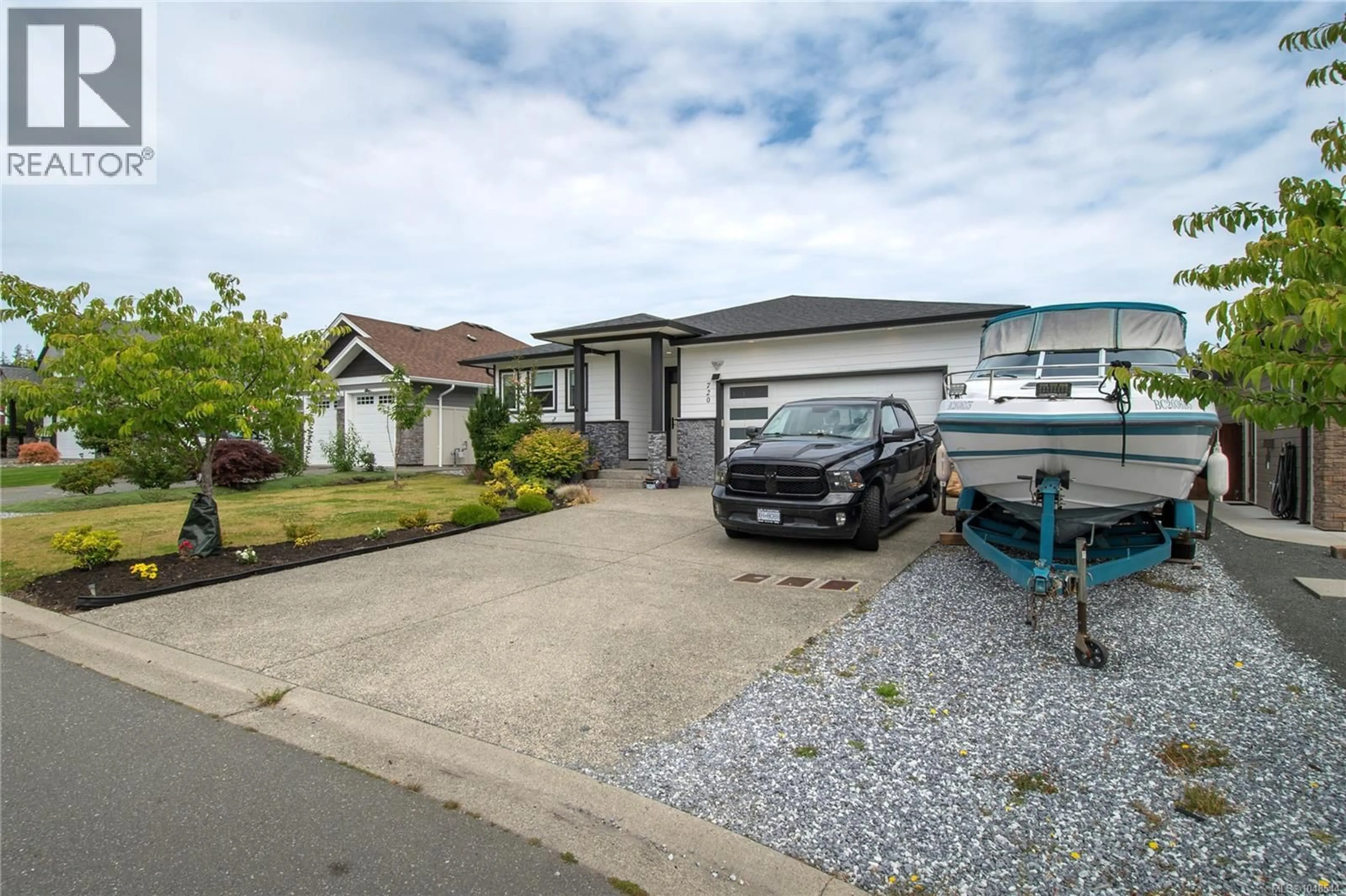 A pic from outside/outdoor area/front of a property/back of a property/a pic from drone, street for 720 SITKA STREET, Campbell River British Columbia V9H0E5