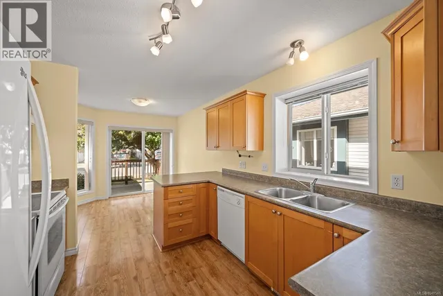 27 - 1755 WILLEMAR AVENUE, Courtenay 2