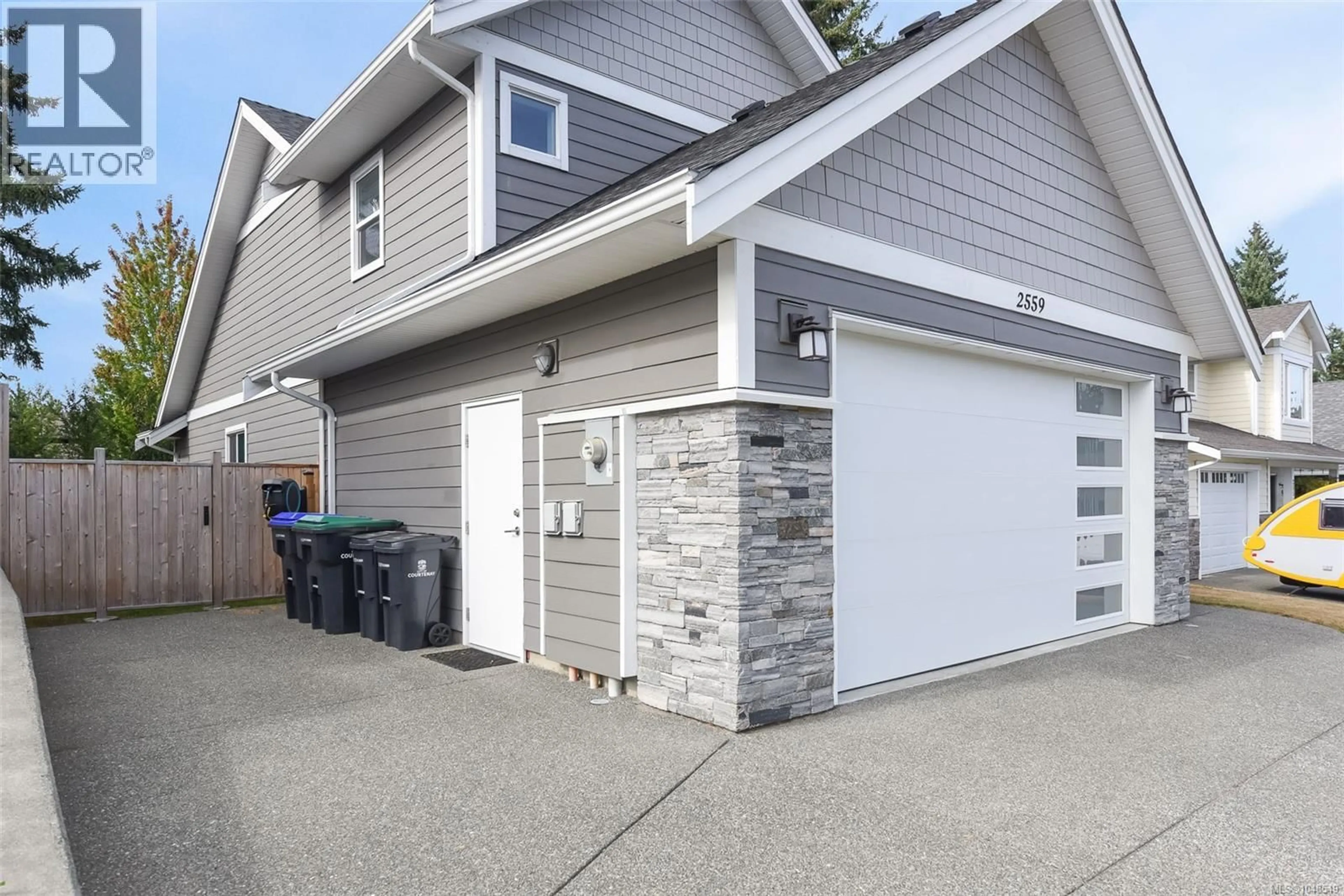 Home with vinyl exterior material, street for 2559 BROOKFIELD DRIVE, Courtenay British Columbia V9N0E6