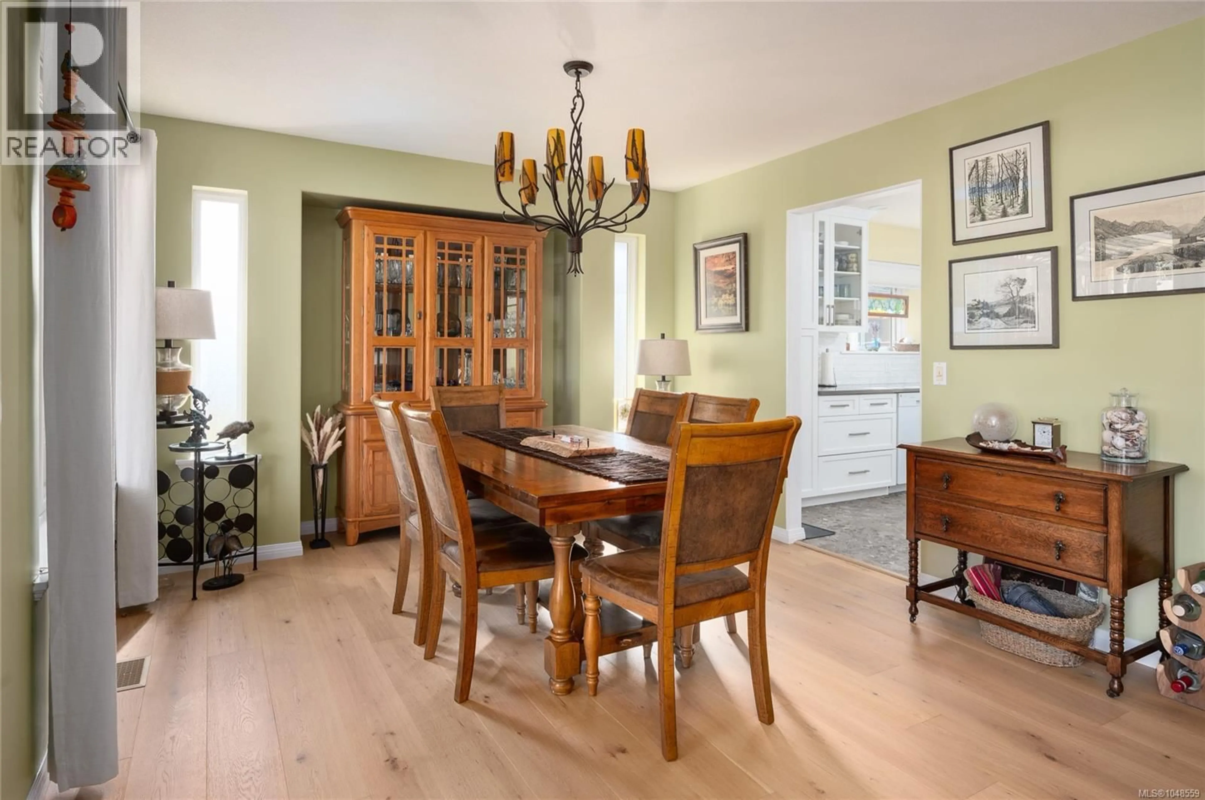 Dining room, wood/laminate floor for 763 DOEHLE AVENUE, Parksville British Columbia V9P2V1