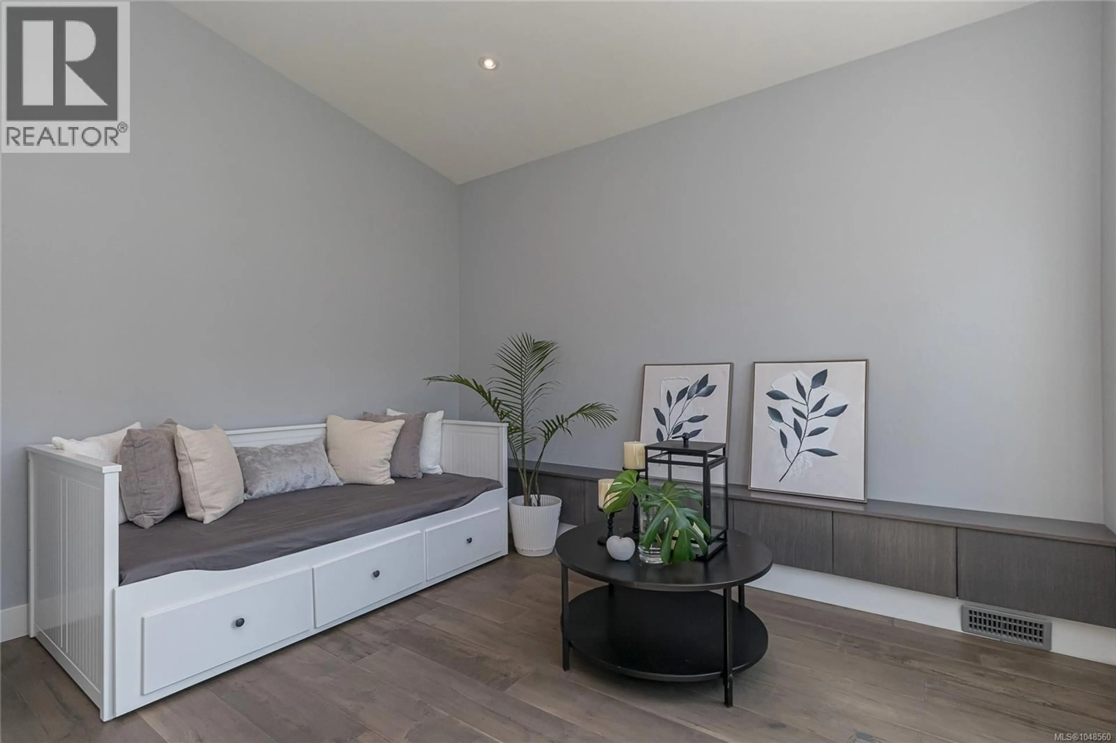 Living room with furniture, wood/laminate floor for 909 BANK STREET, Victoria British Columbia V8S4B1
