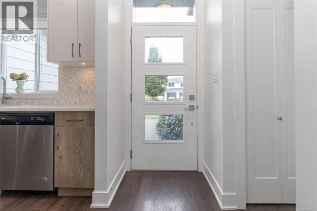 2874 MERIDIAN AVENUE, Langford 3