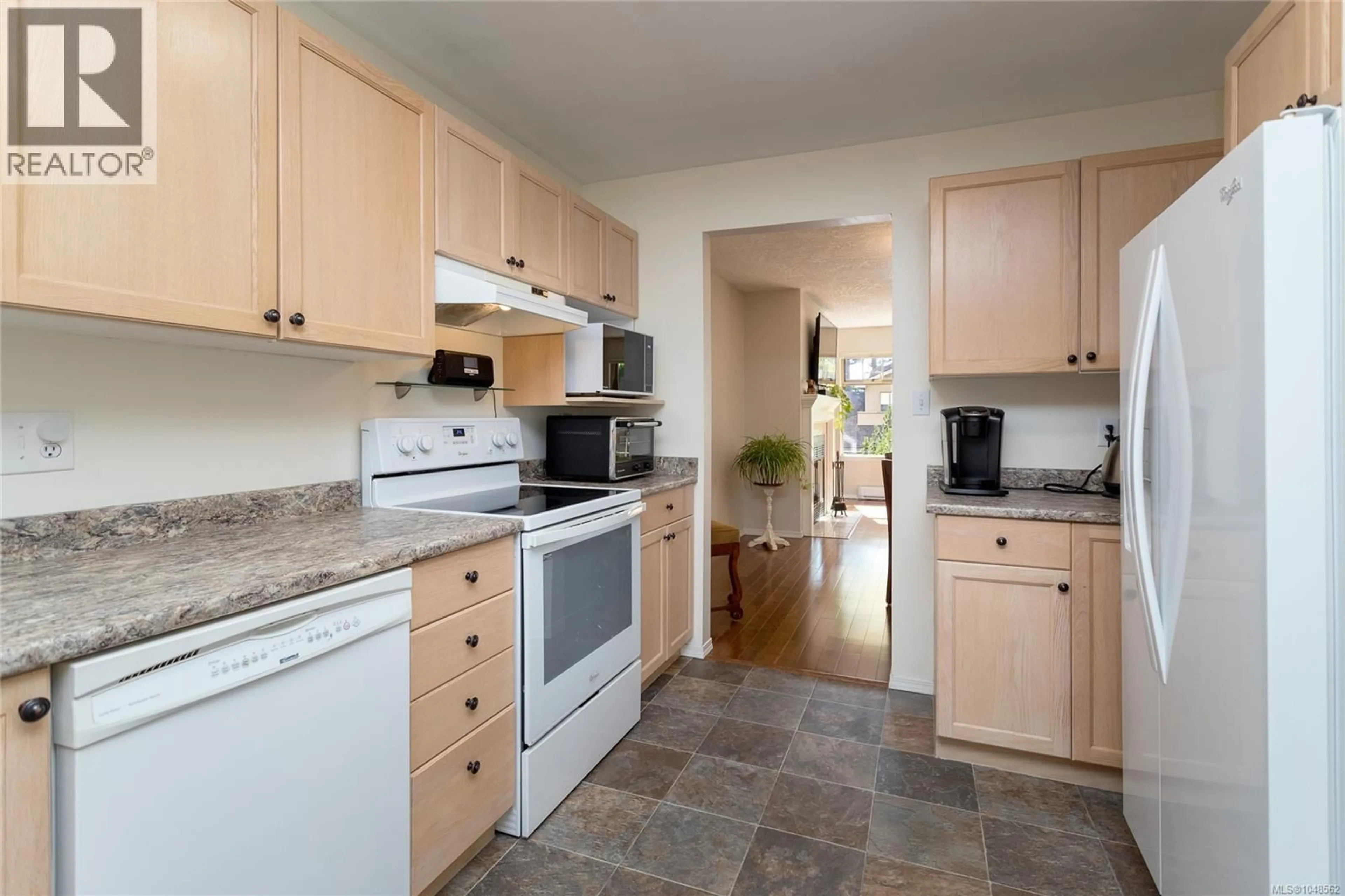 Standard kitchen, unknown for 28 - 909 ADMIRALS ROAD, Esquimalt British Columbia V9A2P1