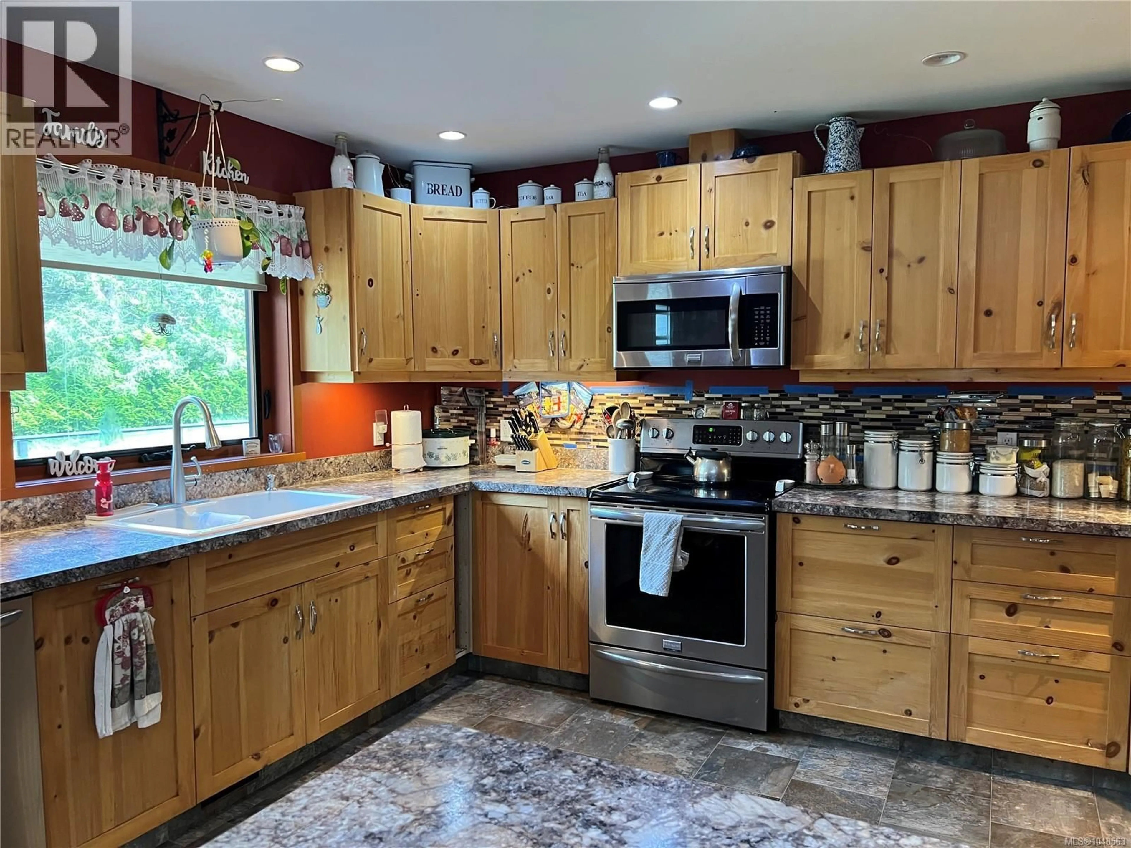 Rustic kitchen, ceramic/tile floor for 3824 YELLOW POINT ROAD, Nanaimo British Columbia V9G1E9