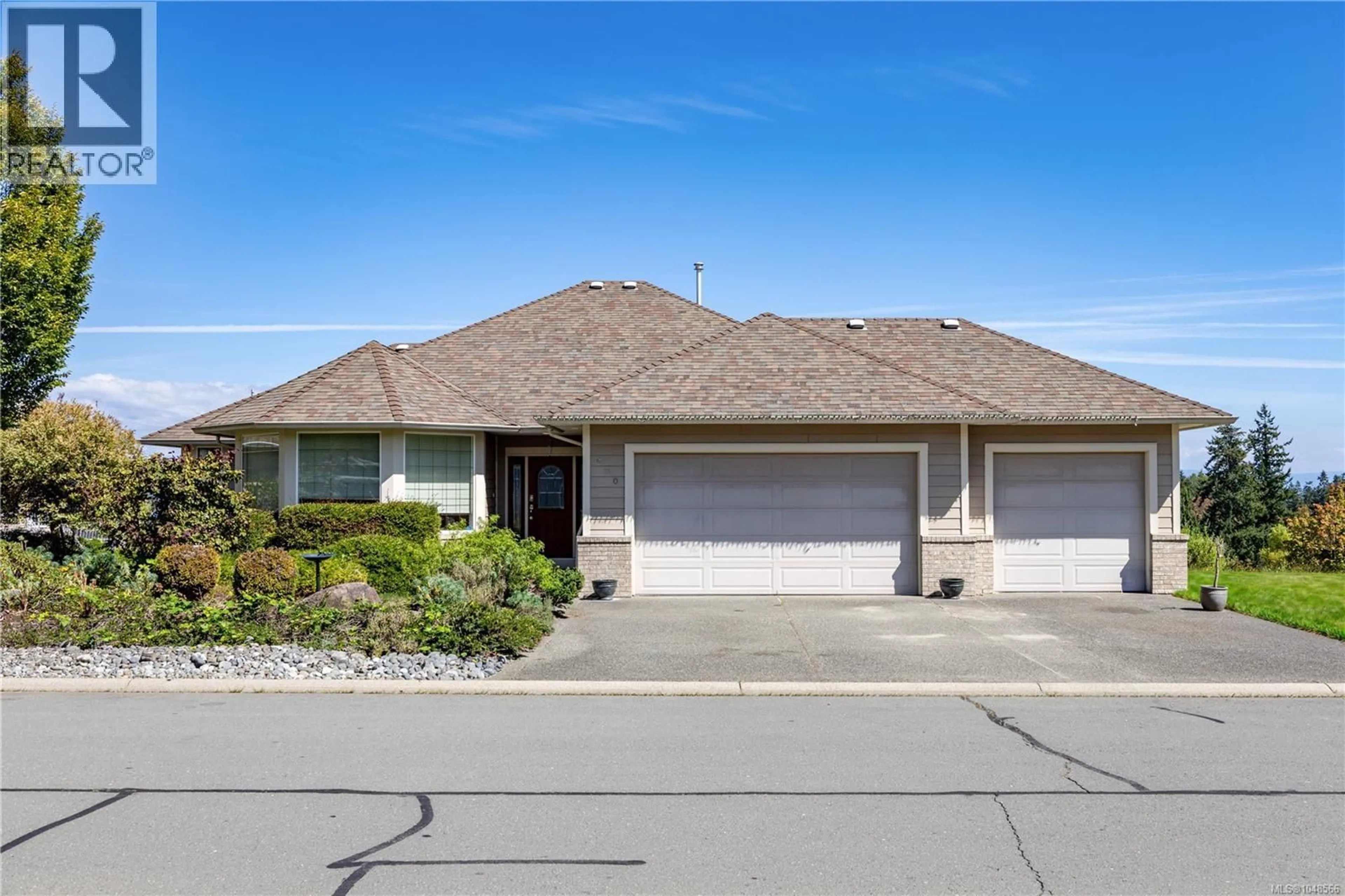 Home with vinyl exterior material, street for 600 MARINER DRIVE, Campbell River British Columbia V9H1V9