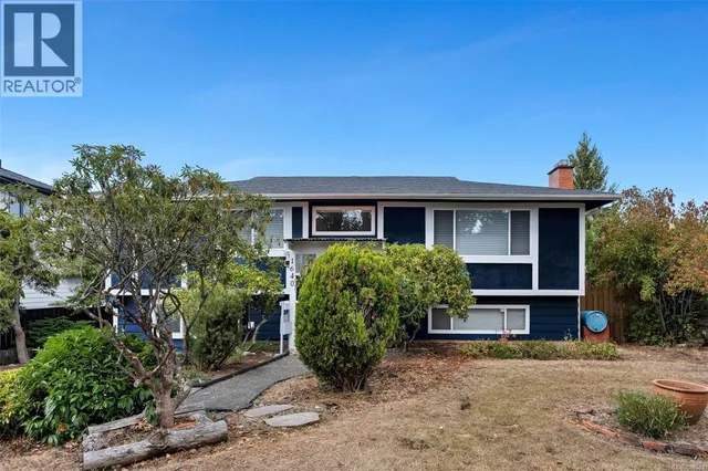 1640 EARLSTON AVENUE, Saanich 2