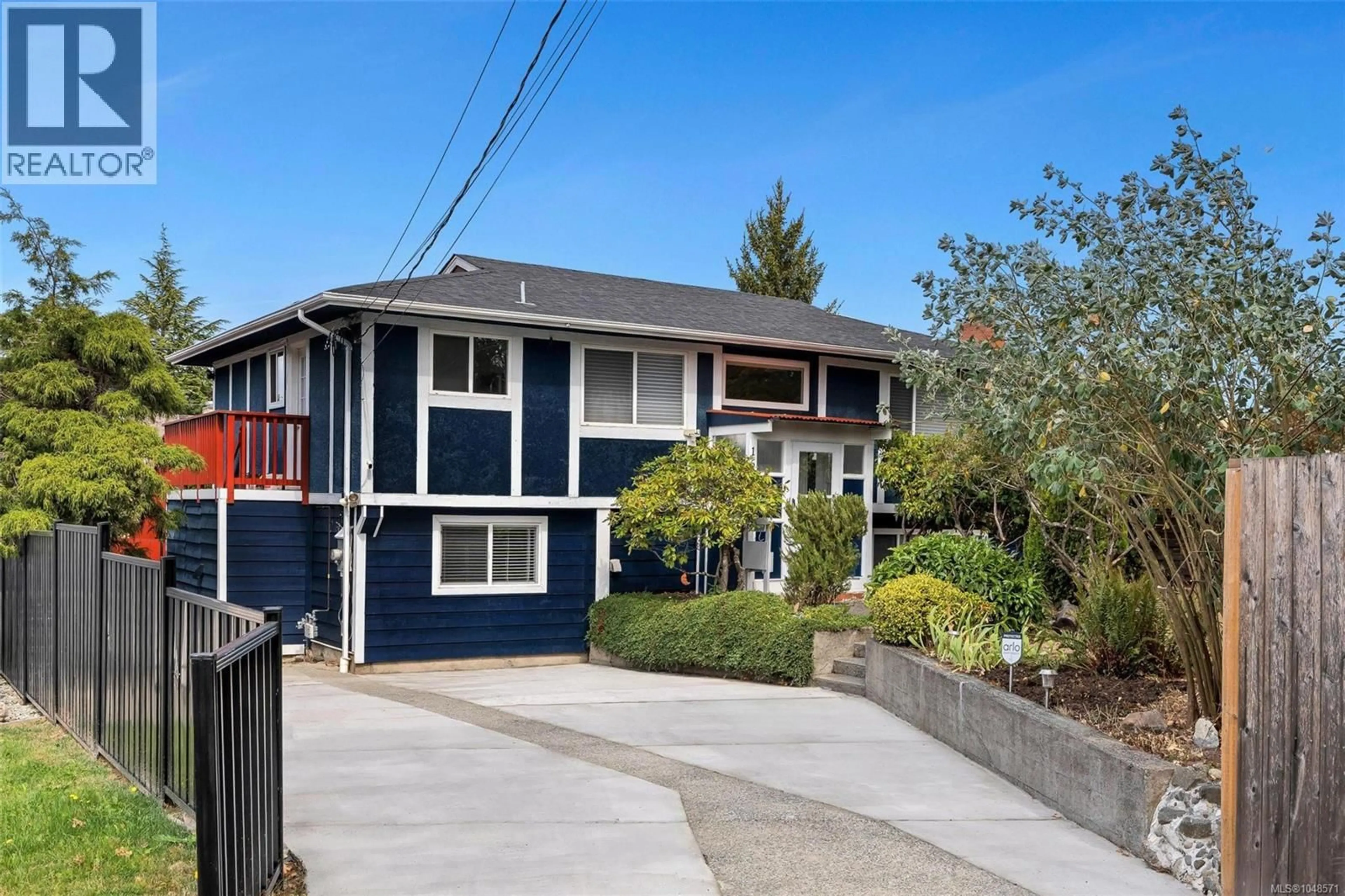 Home with vinyl exterior material, street for 1640 EARLSTON AVENUE, Saanich British Columbia V8P2Z5