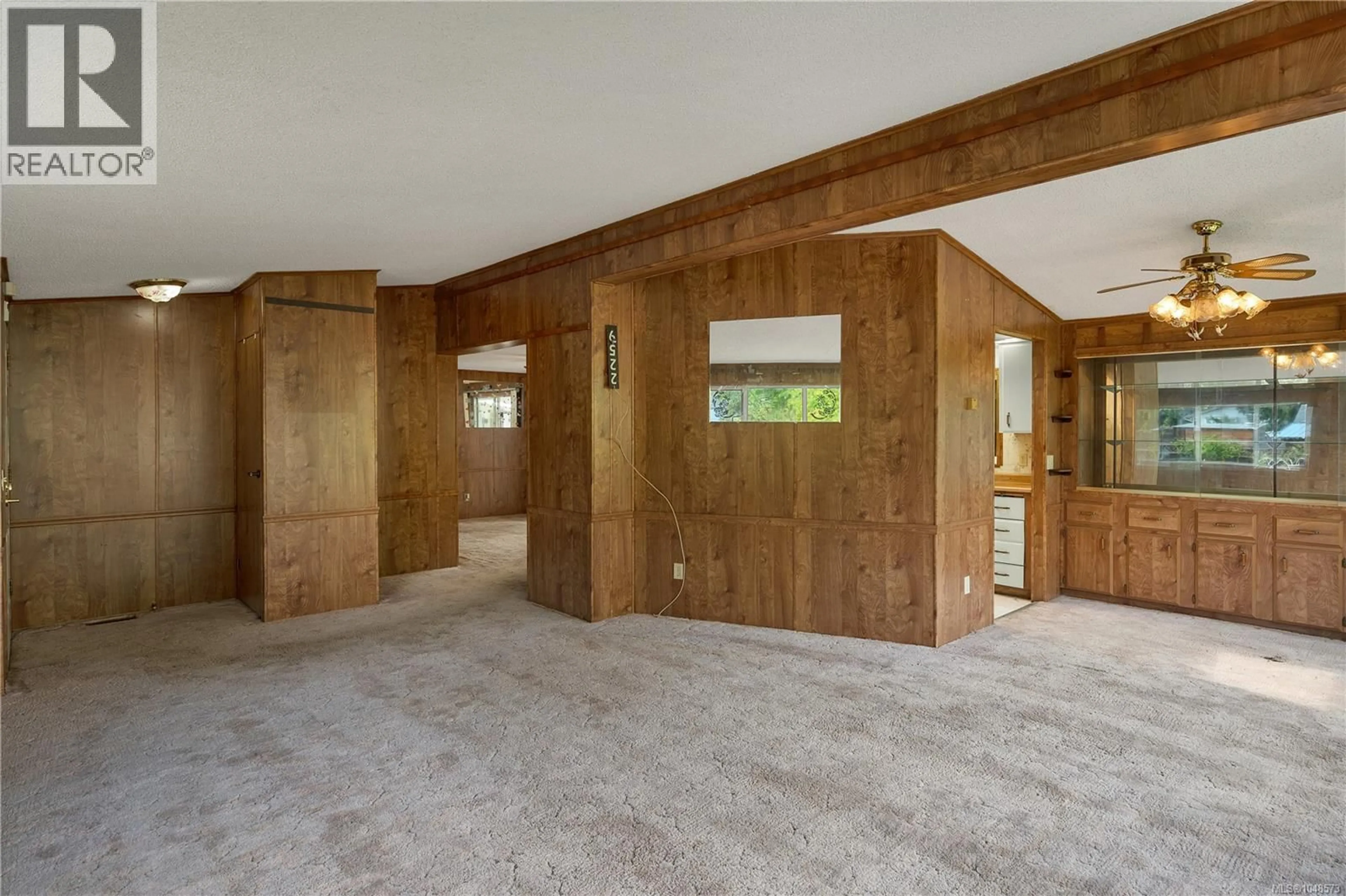 Indoor foyer for 2259 UPLAND ROAD, Campbell River British Columbia V9H1C1