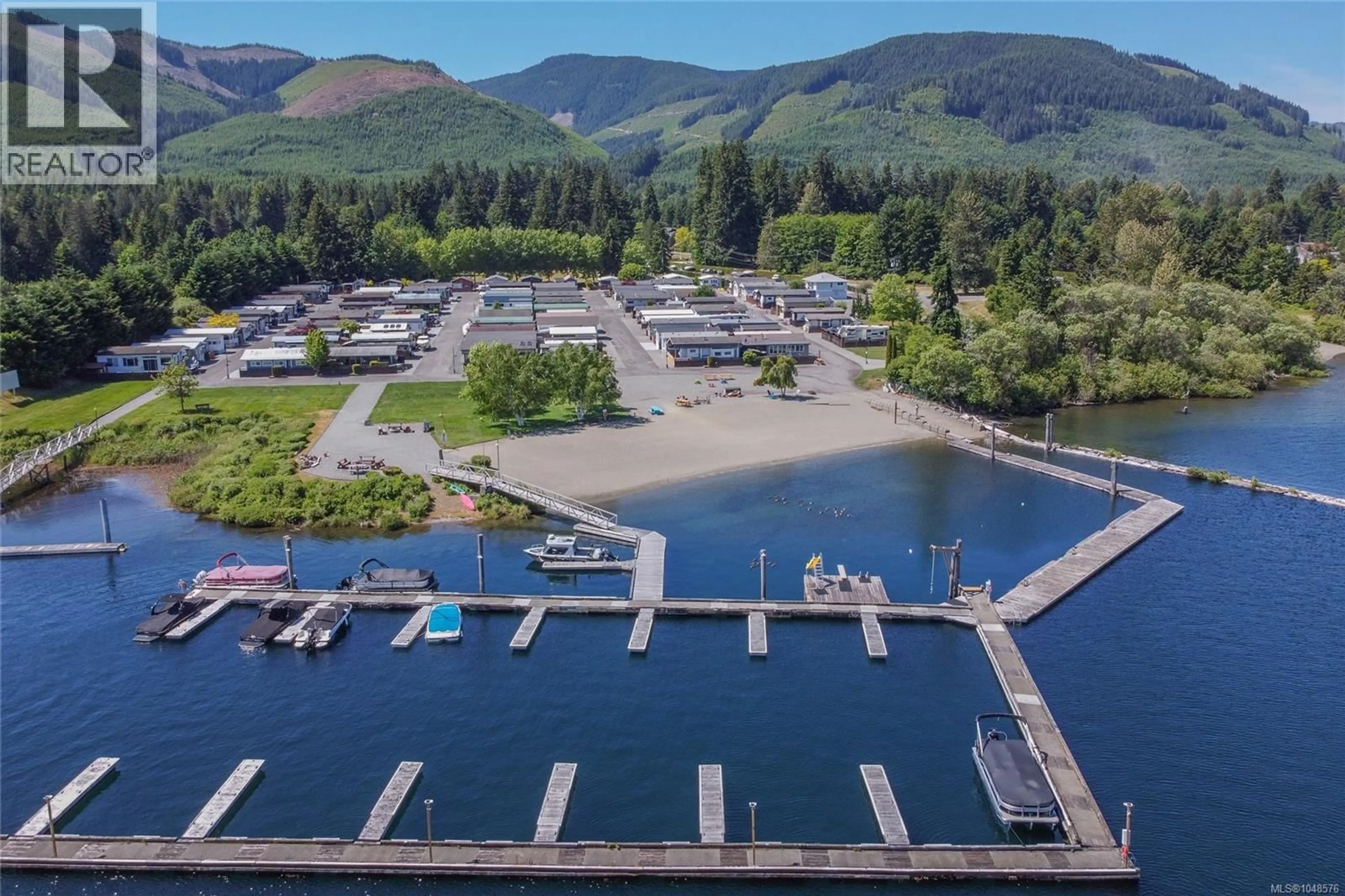 A pic from outside/outdoor area/front of a property/back of a property/a pic from drone, water/lake/river/ocean view for 6 - 6855 PARK AVENUE, Honeymoon Bay British Columbia V0R1G0