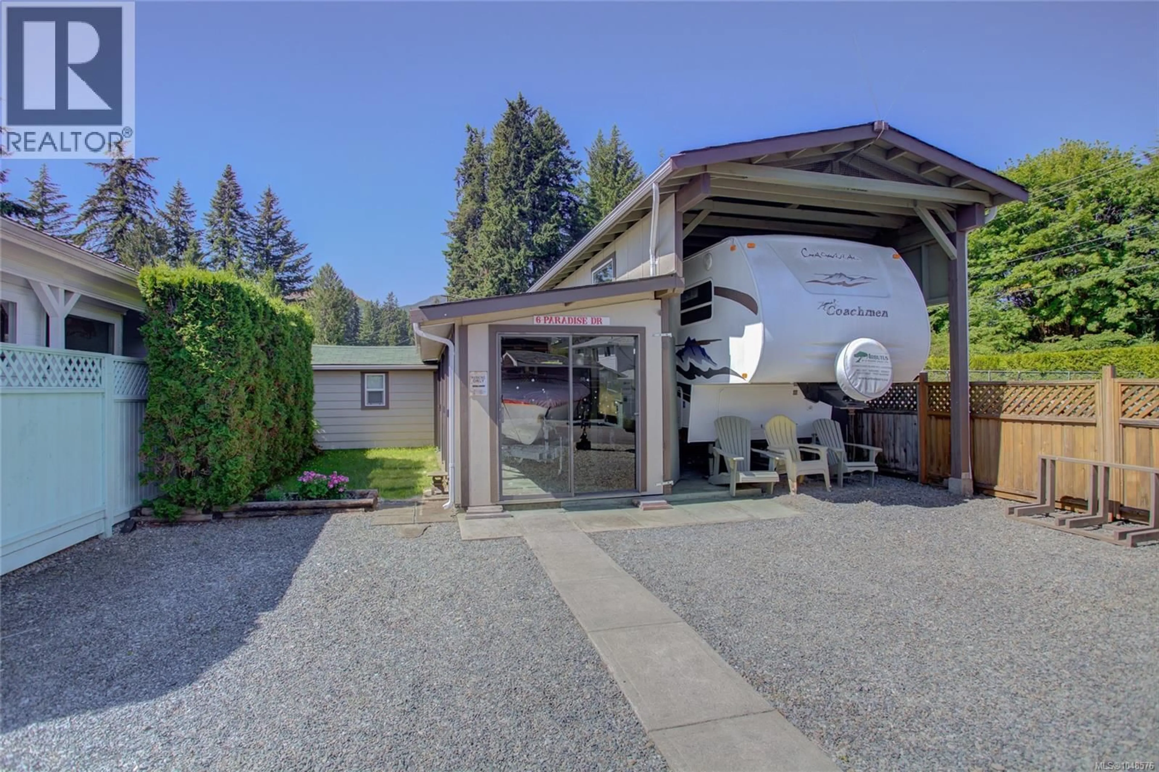 A pic from outside/outdoor area/front of a property/back of a property/a pic from drone, street for 6 - 6855 PARK AVENUE, Honeymoon Bay British Columbia V0R1G0