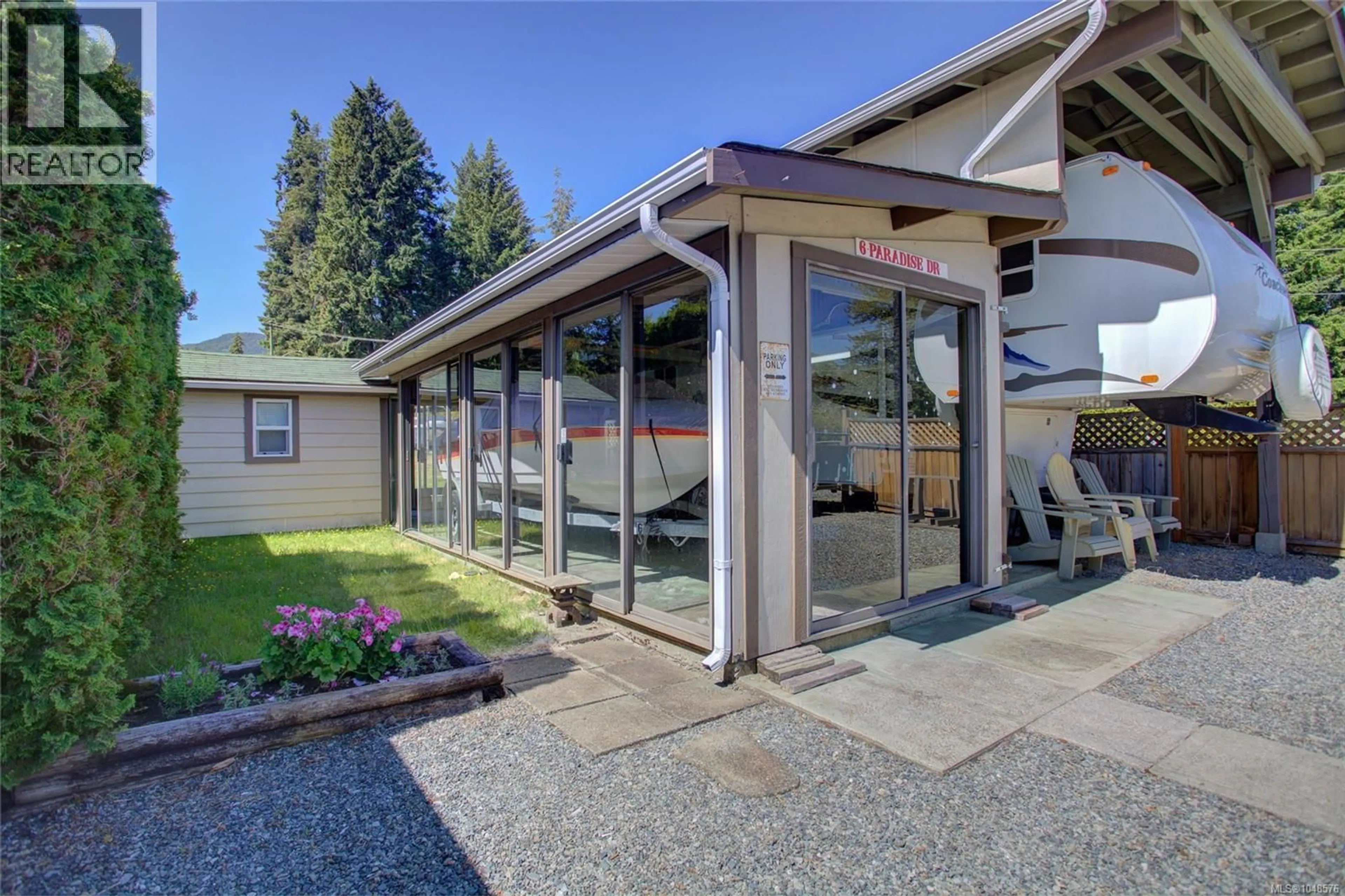 Home with vinyl exterior material, unknown for 6 - 6855 PARK AVENUE, Honeymoon Bay British Columbia V0R1G0