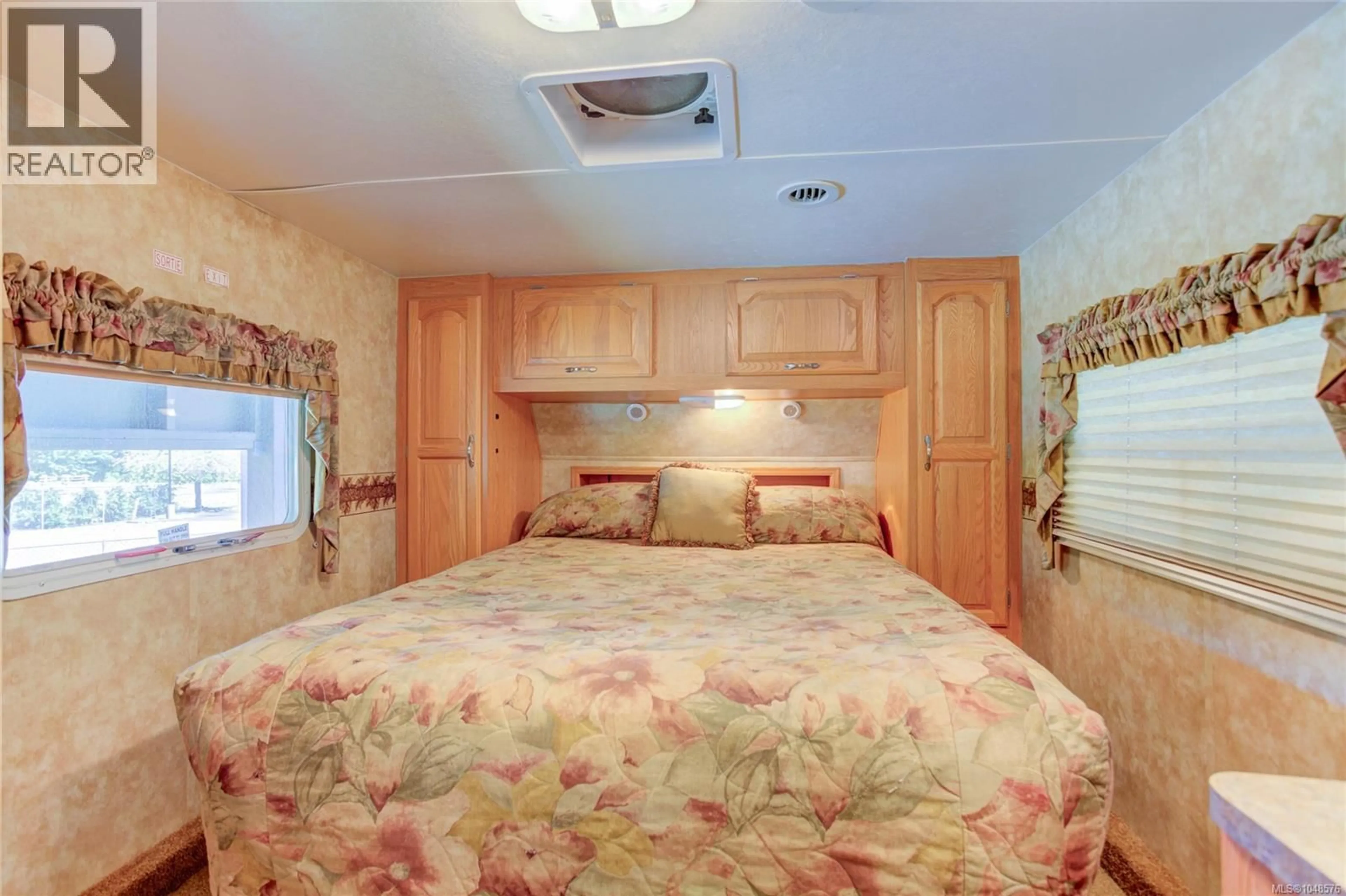 Bedroom with bed, unknown for 6 - 6855 PARK AVENUE, Honeymoon Bay British Columbia V0R1G0