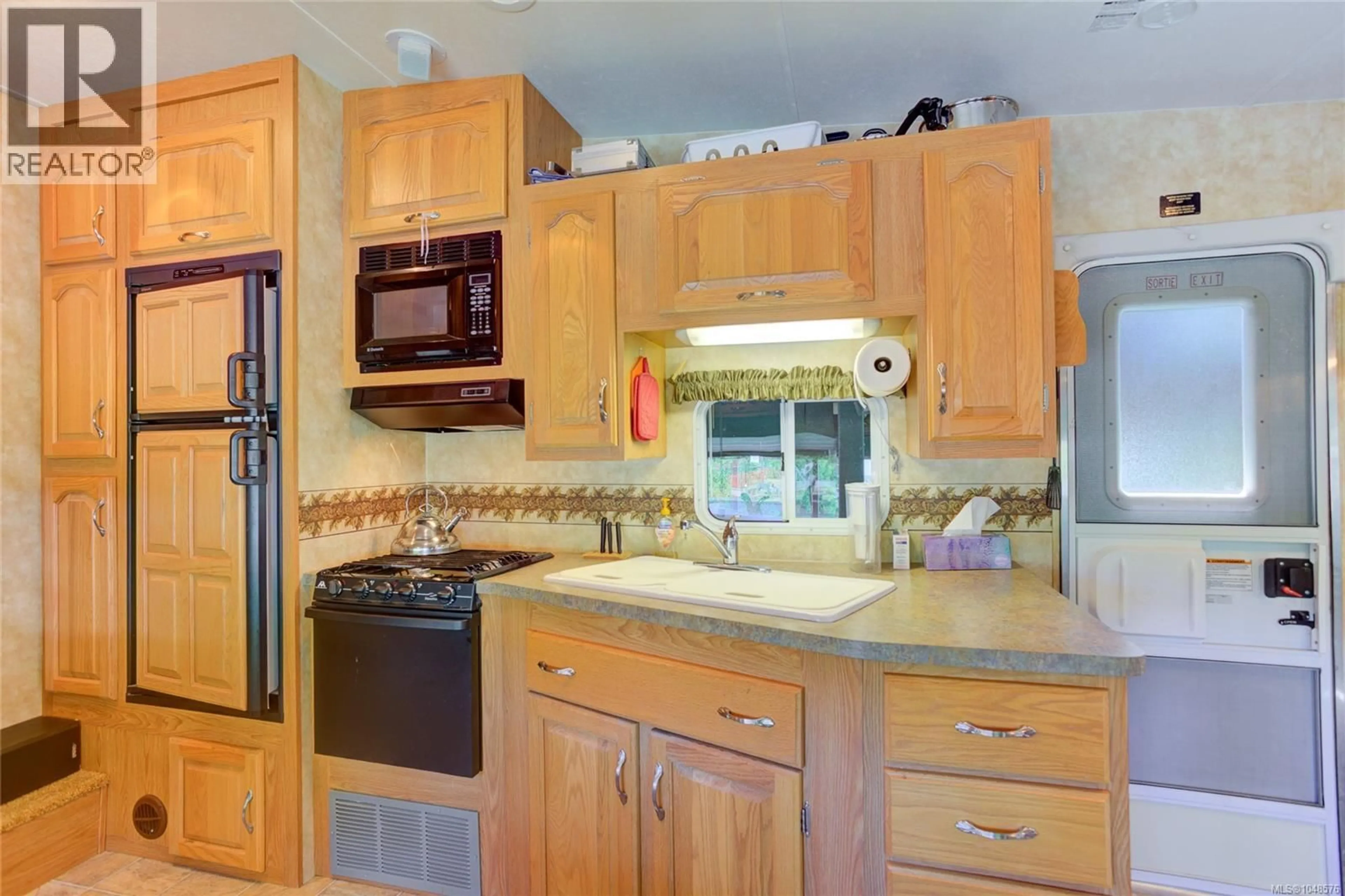 Standard kitchen, unknown for 6 - 6855 PARK AVENUE, Honeymoon Bay British Columbia V0R1G0