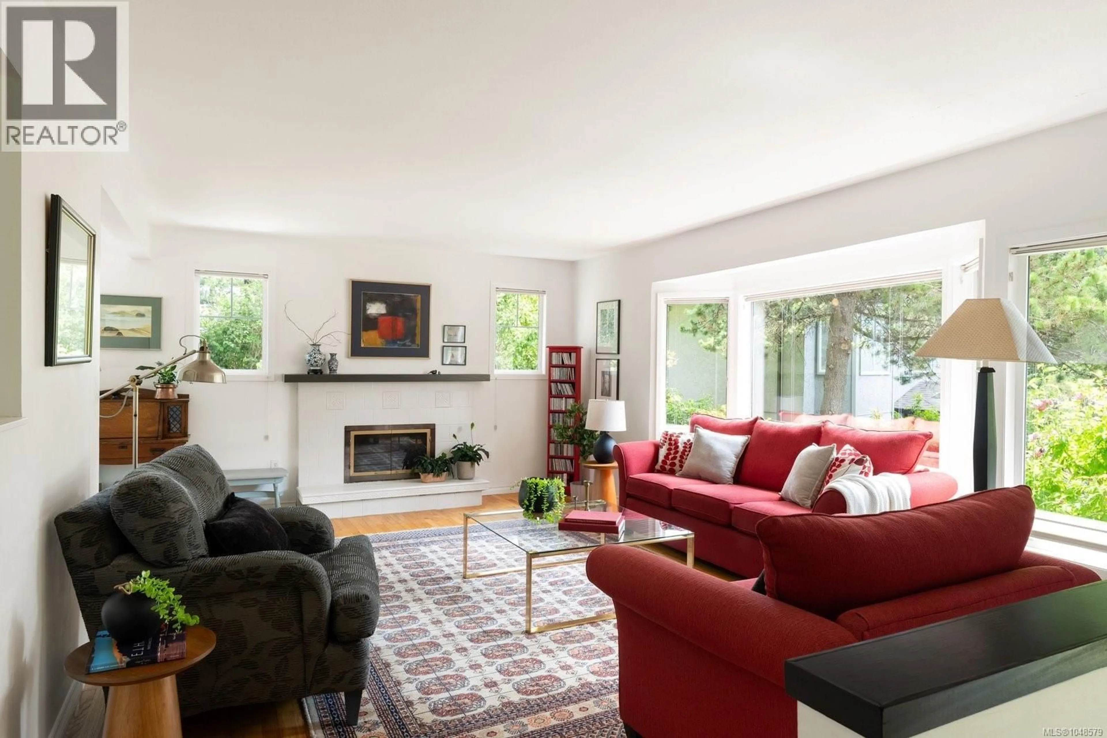 Living room with furniture, unknown for 10496 JOCELYN PLACE, Sidney British Columbia V8L2P5