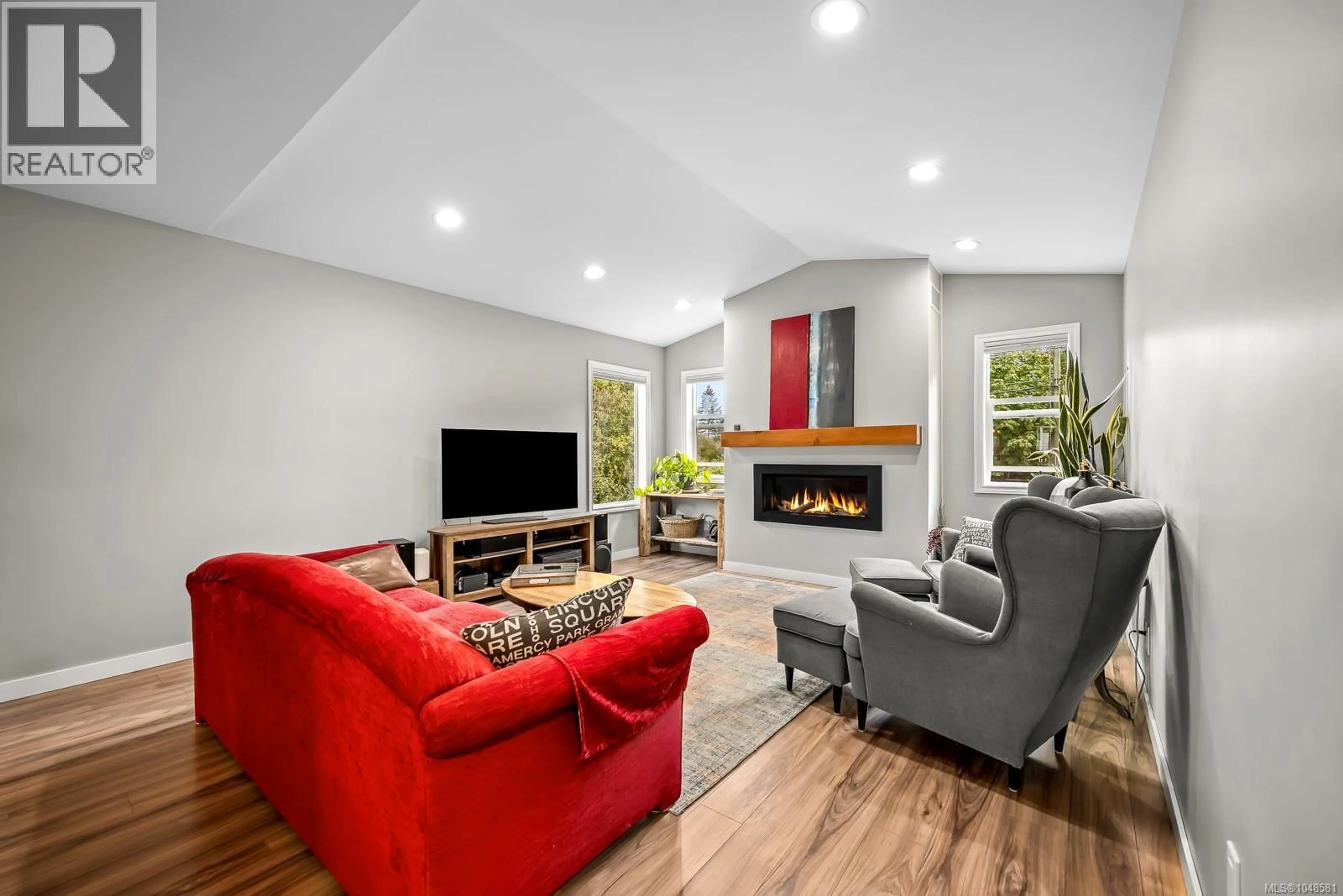 Living room with furniture, unknown for 3868 ROYSTON ROAD, Royston British Columbia V0R2V0