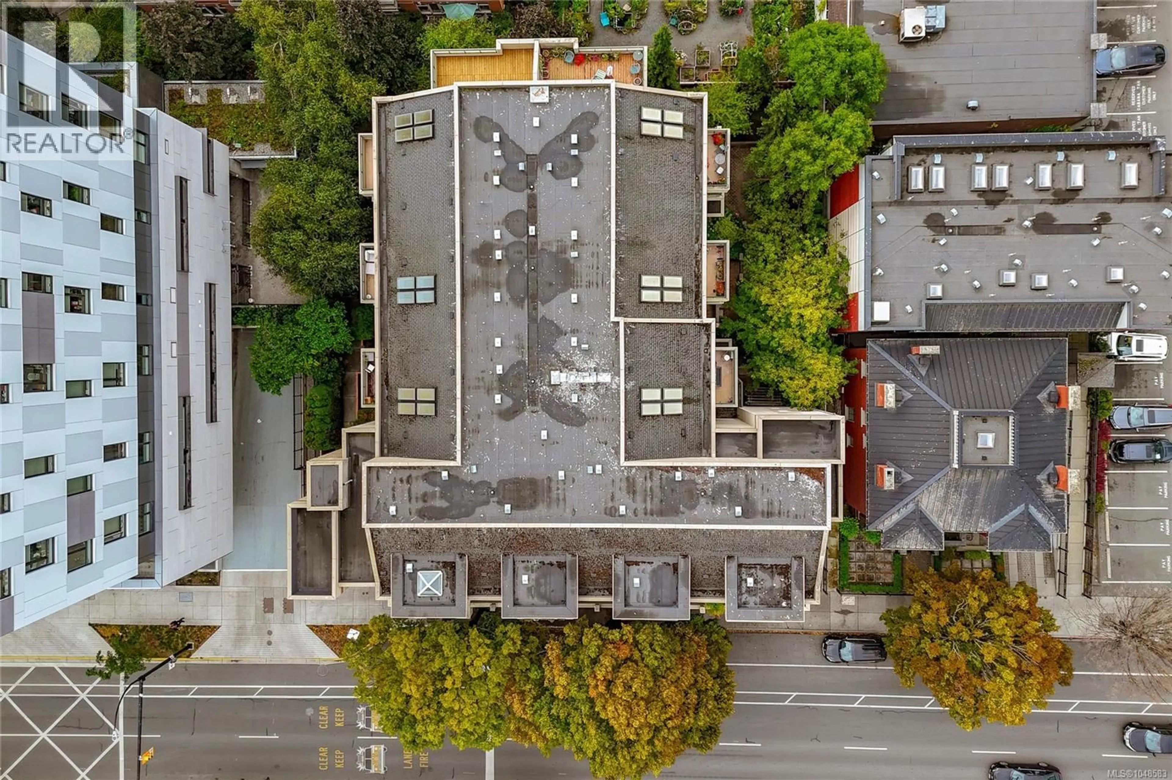 A pic from outside/outdoor area/front of a property/back of a property/a pic from drone, unknown for 106 - 1015 JOHNSON STREET, Victoria British Columbia V8V3N6