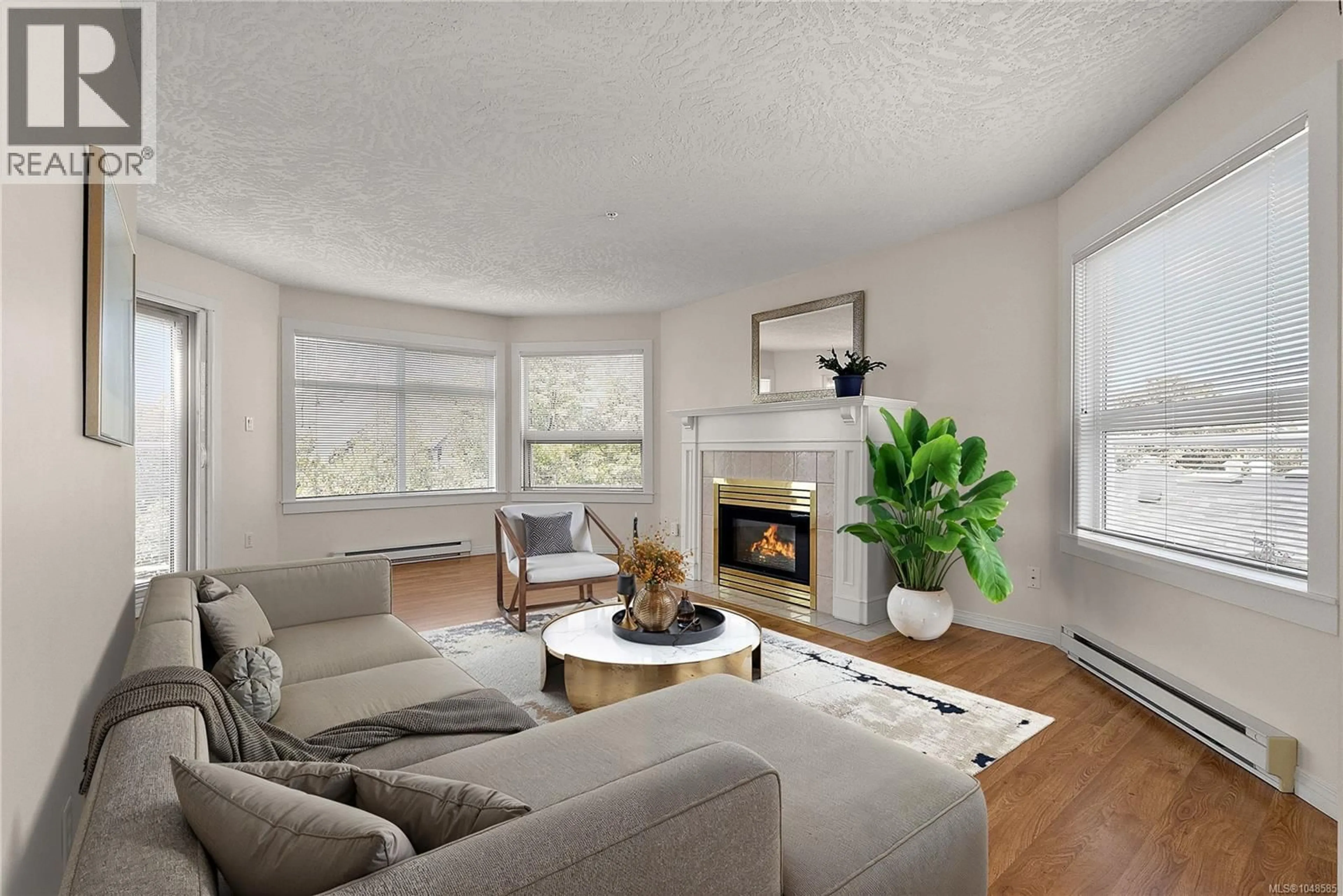 Living room with furniture, wood/laminate floor for 301 - 2440 OAKVILLE AVENUE, Sidney British Columbia V8L5Y4
