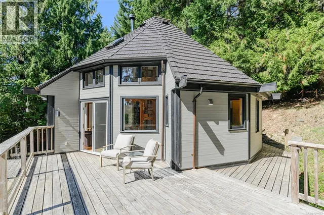 287 CUSHEON LAKE ROAD, Salt Spring 2