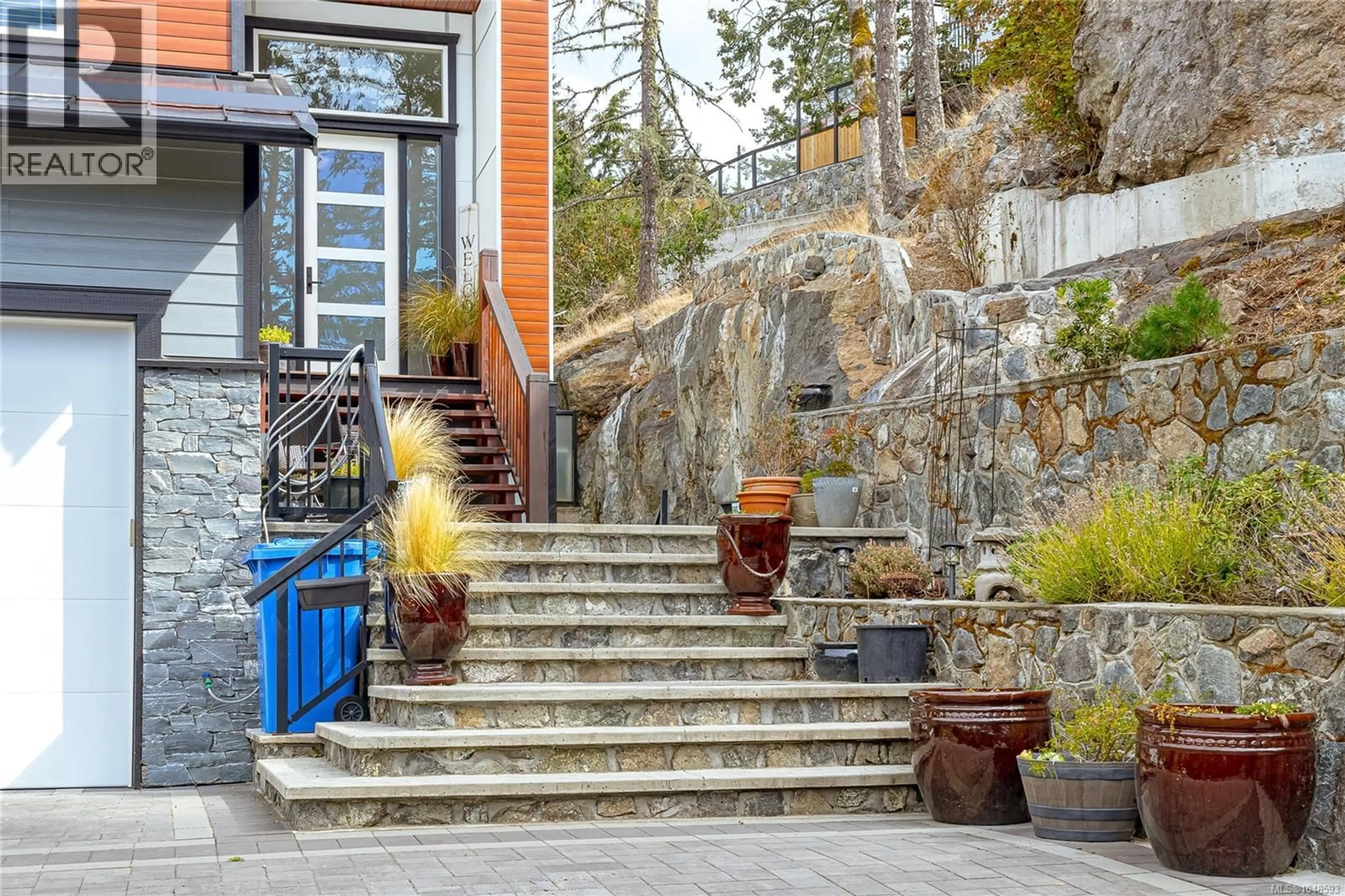 Patio, street for B-820 SEWELL CLOSE, Colwood British Columbia V9C0B9