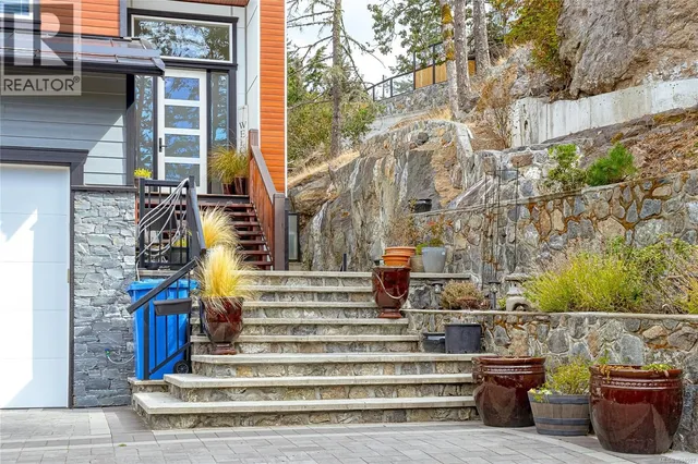 B-820 SEWELL CLOSE, Colwood 3
