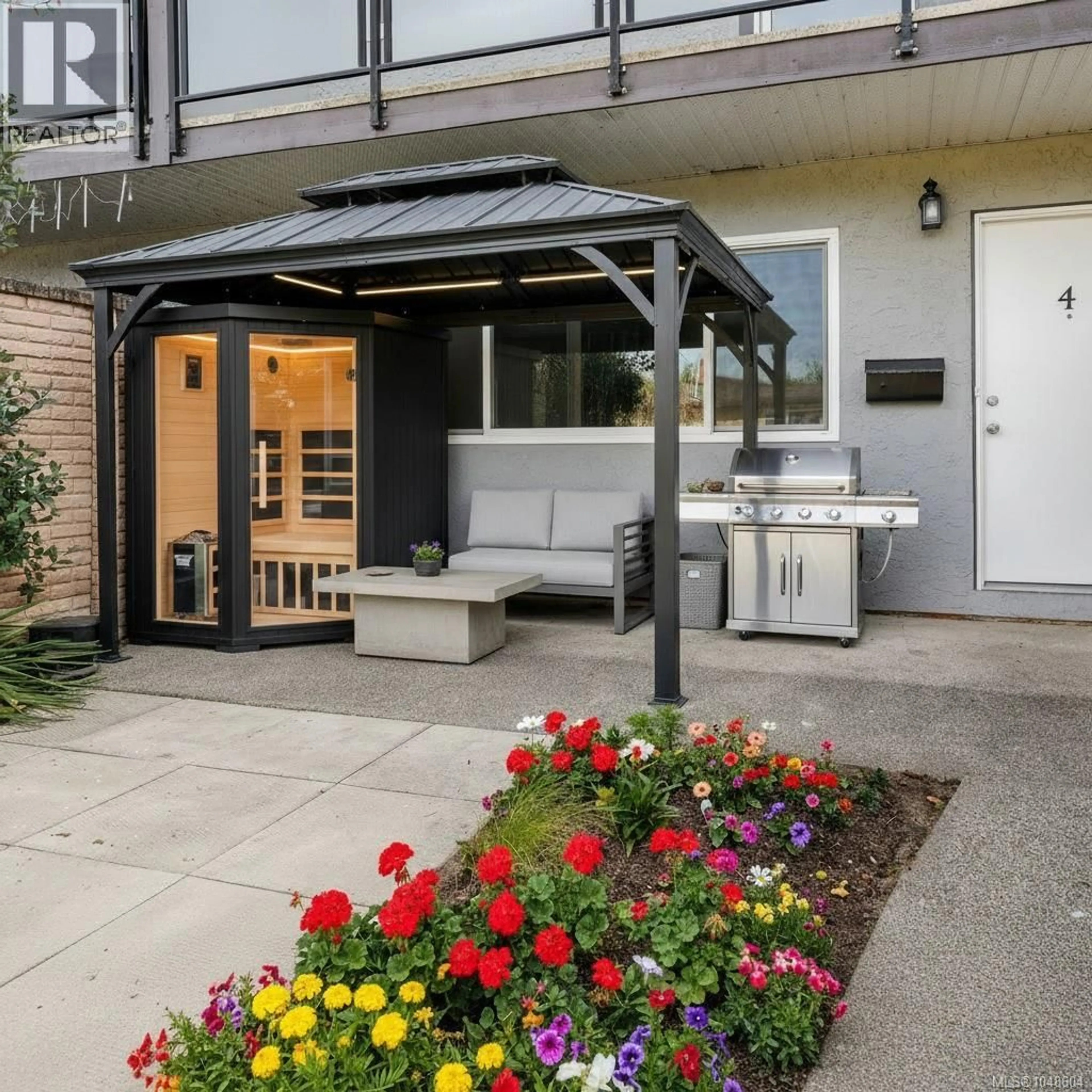 Indoor entryway for 4 - 740 WILSON STREET, Victoria British Columbia V9A3H2