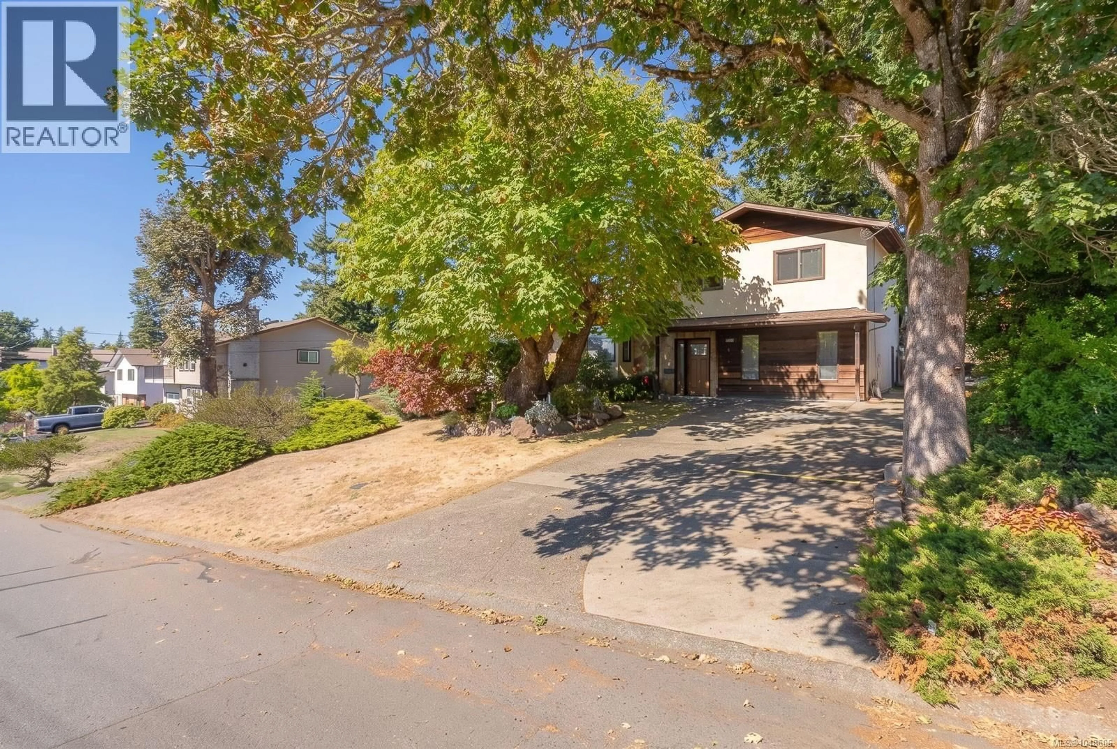 A pic from outside/outdoor area/front of a property/back of a property/a pic from drone, street for 1855 SANDRA PLACE, Duncan British Columbia V9L5A4