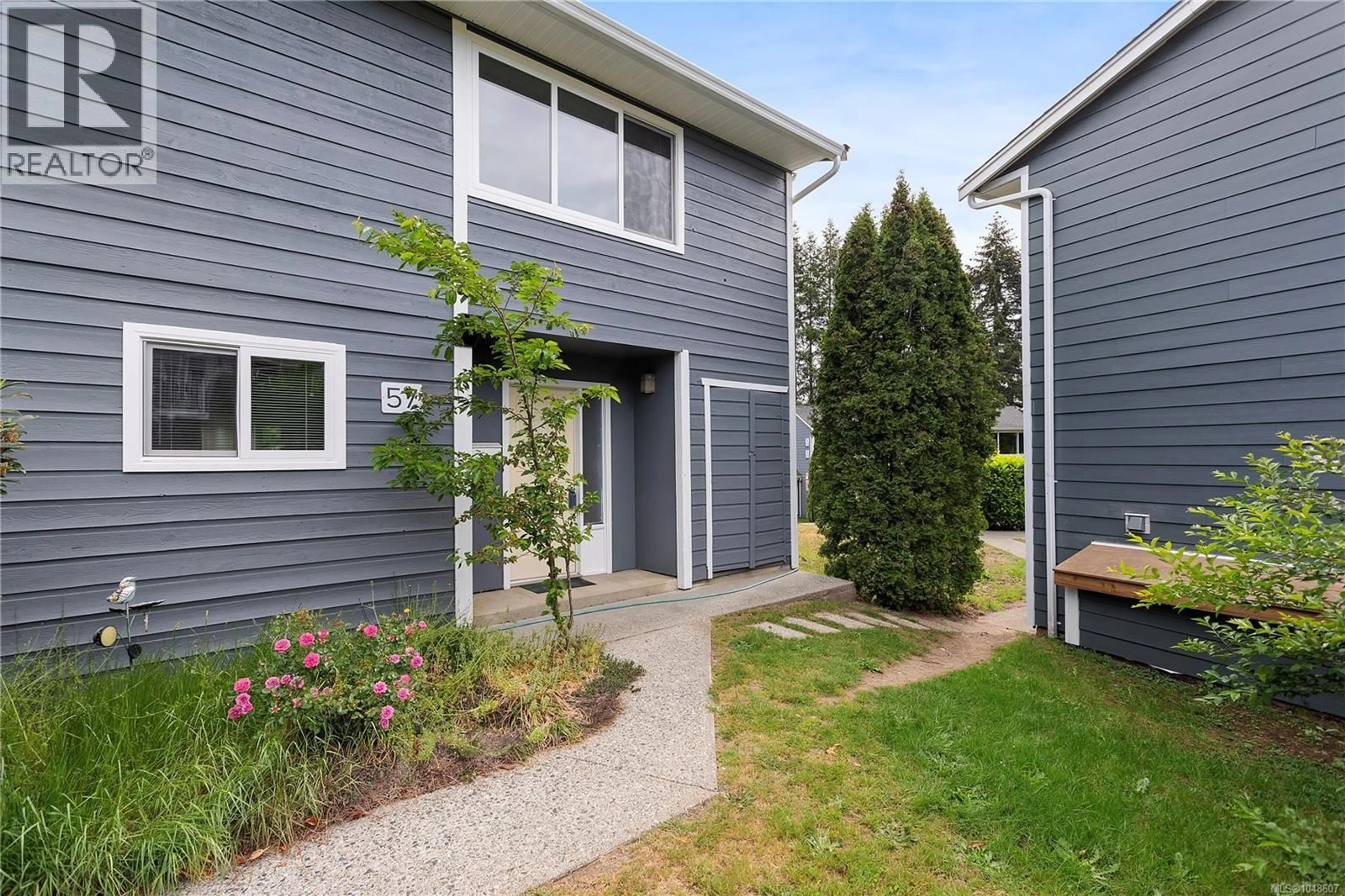 Home with vinyl exterior material, street for 57 - 507 NINTH STREET, Nanaimo British Columbia V9R1A8